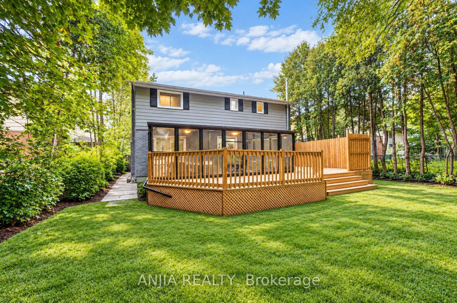 58 Summerfeldt Crescent