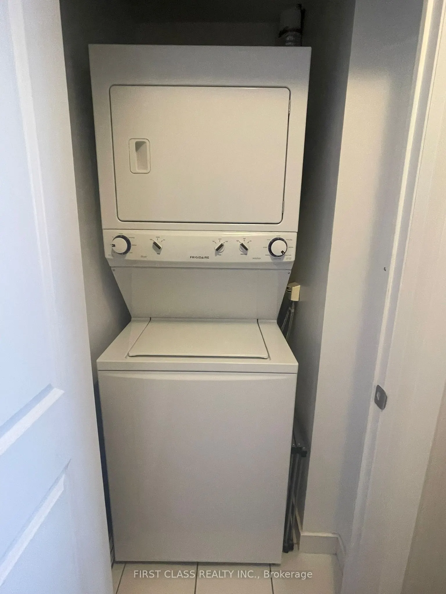55 Oneida Crescent #1106