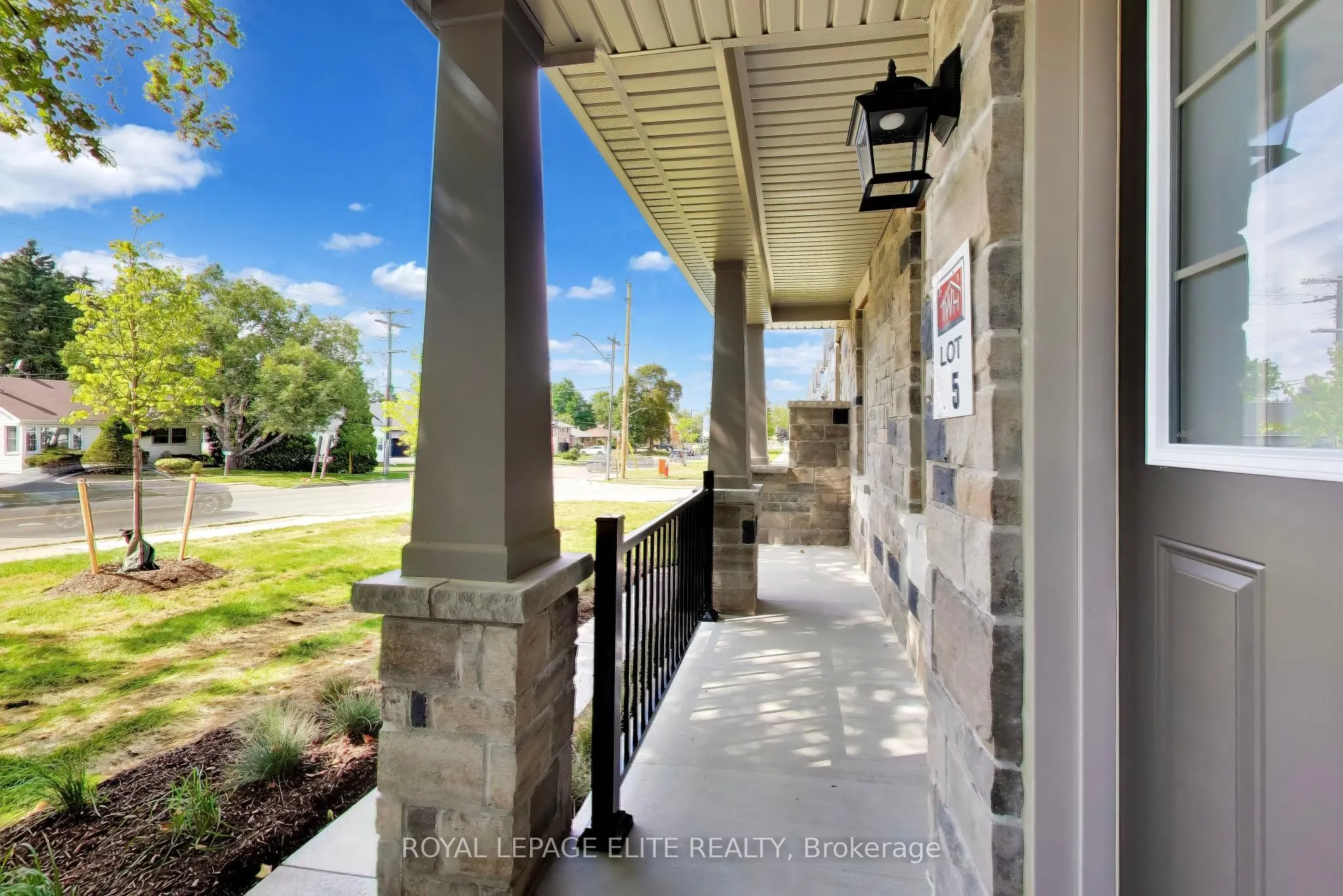7 Dennison Street S