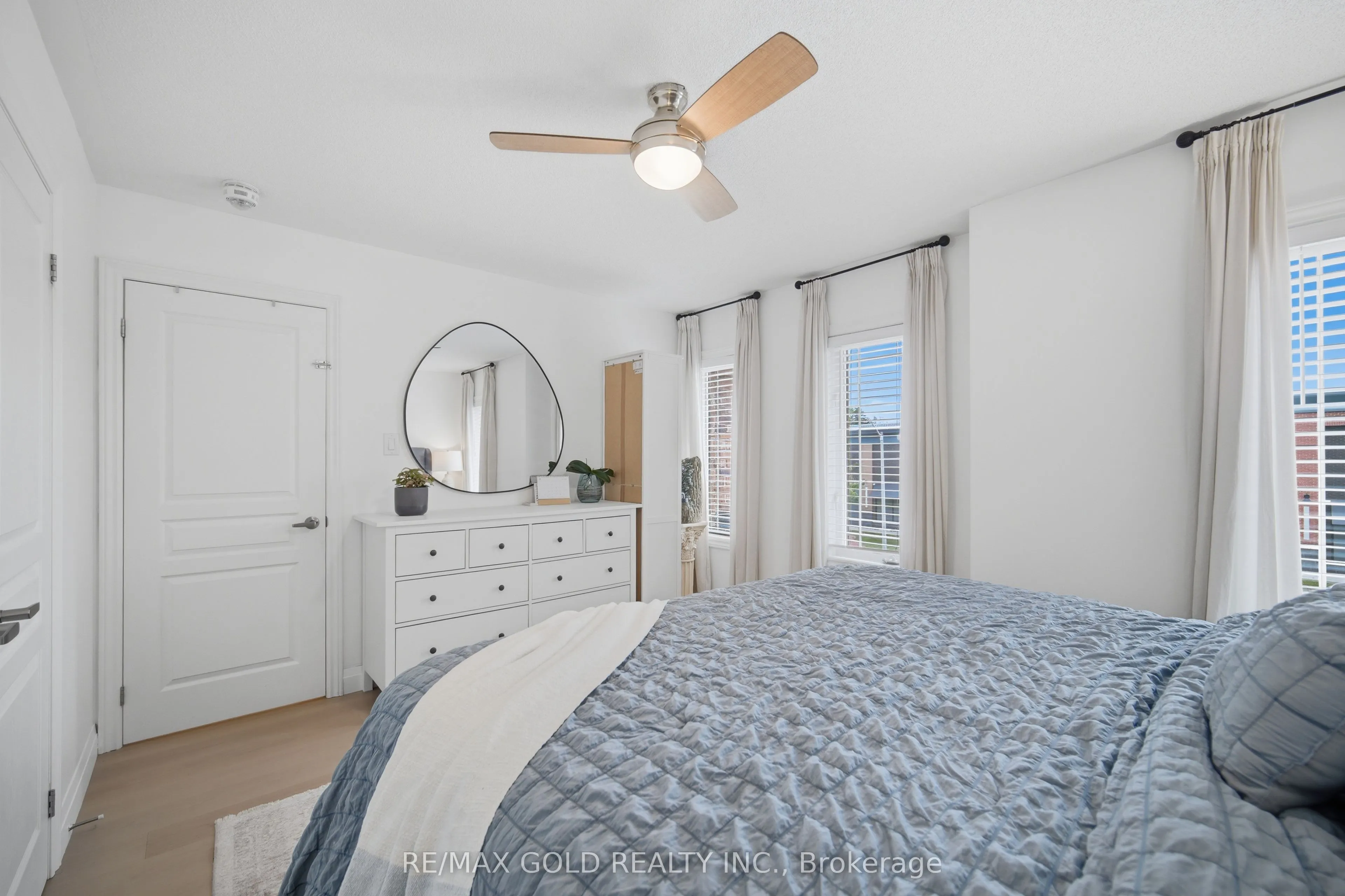 24 Gunning Crescent E