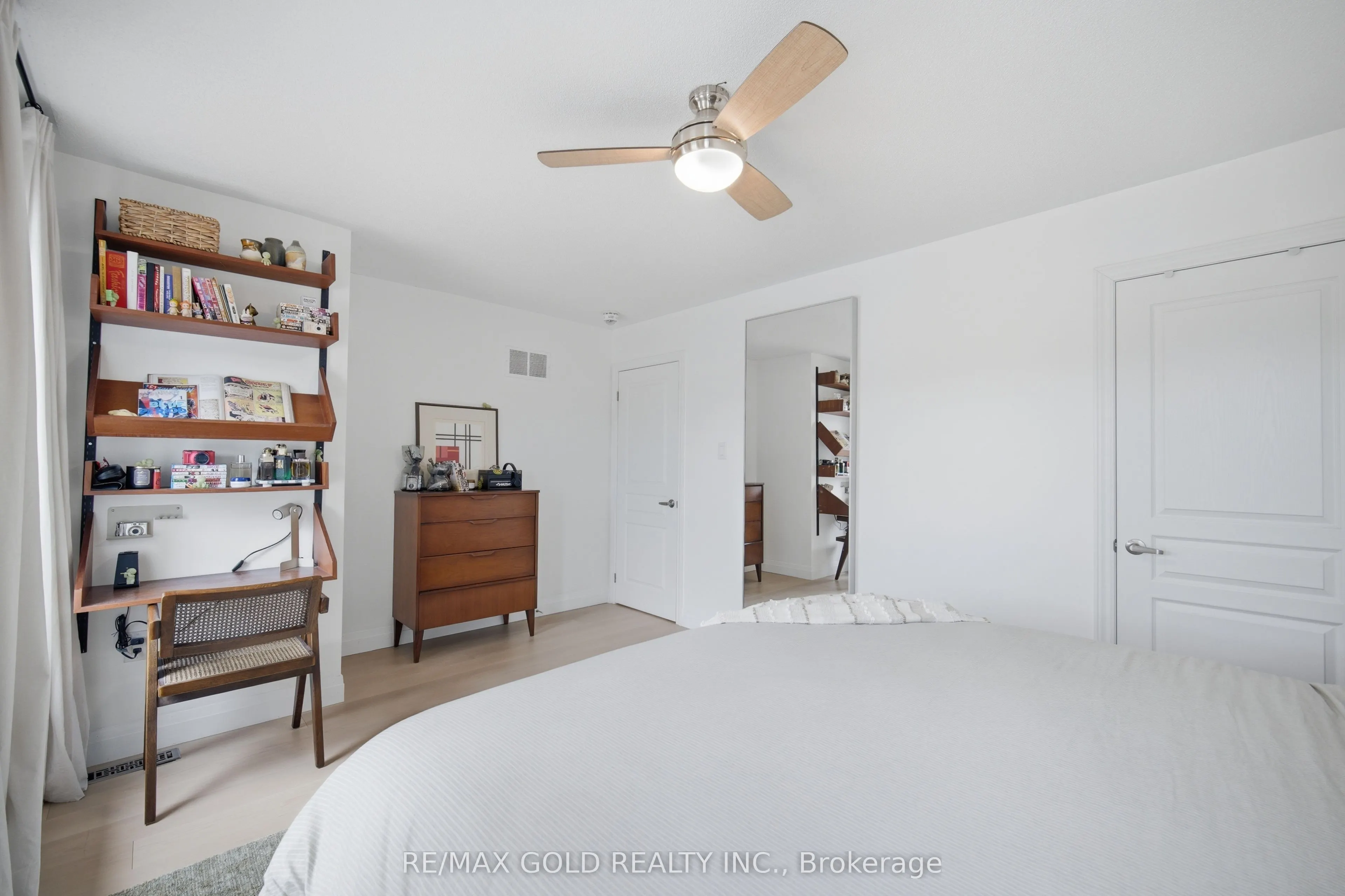 24 Gunning Crescent E