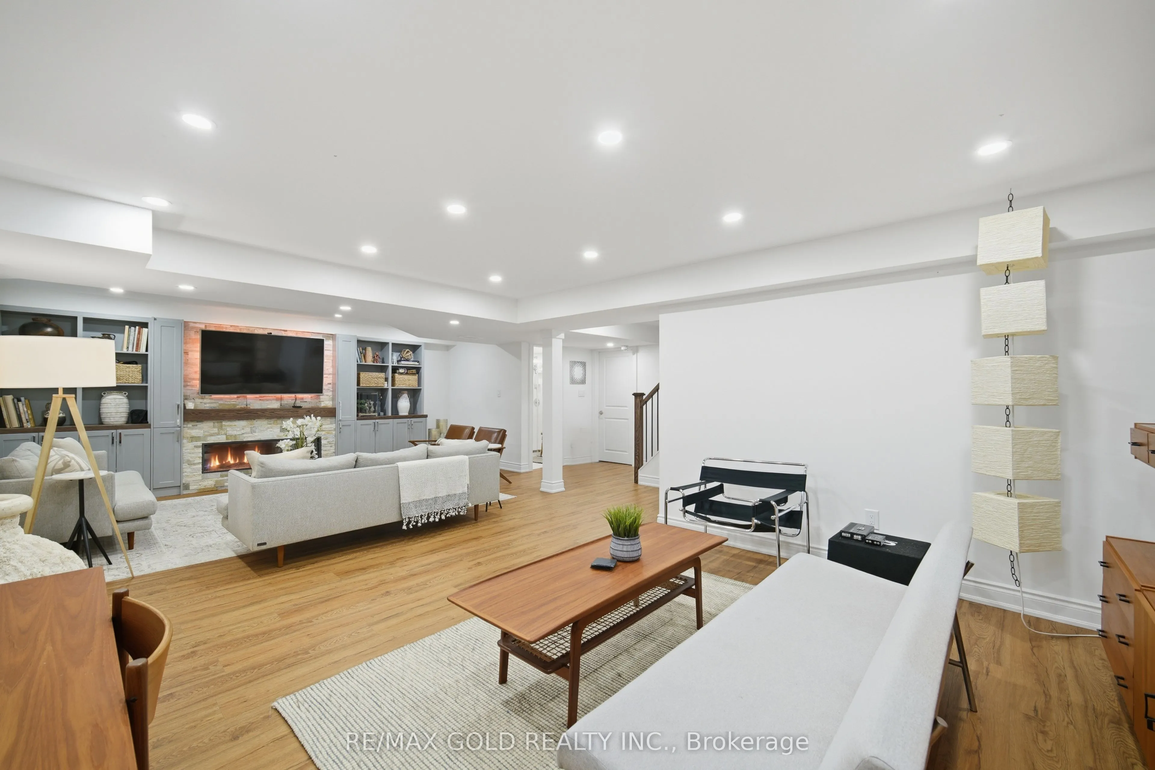 24 Gunning Crescent E