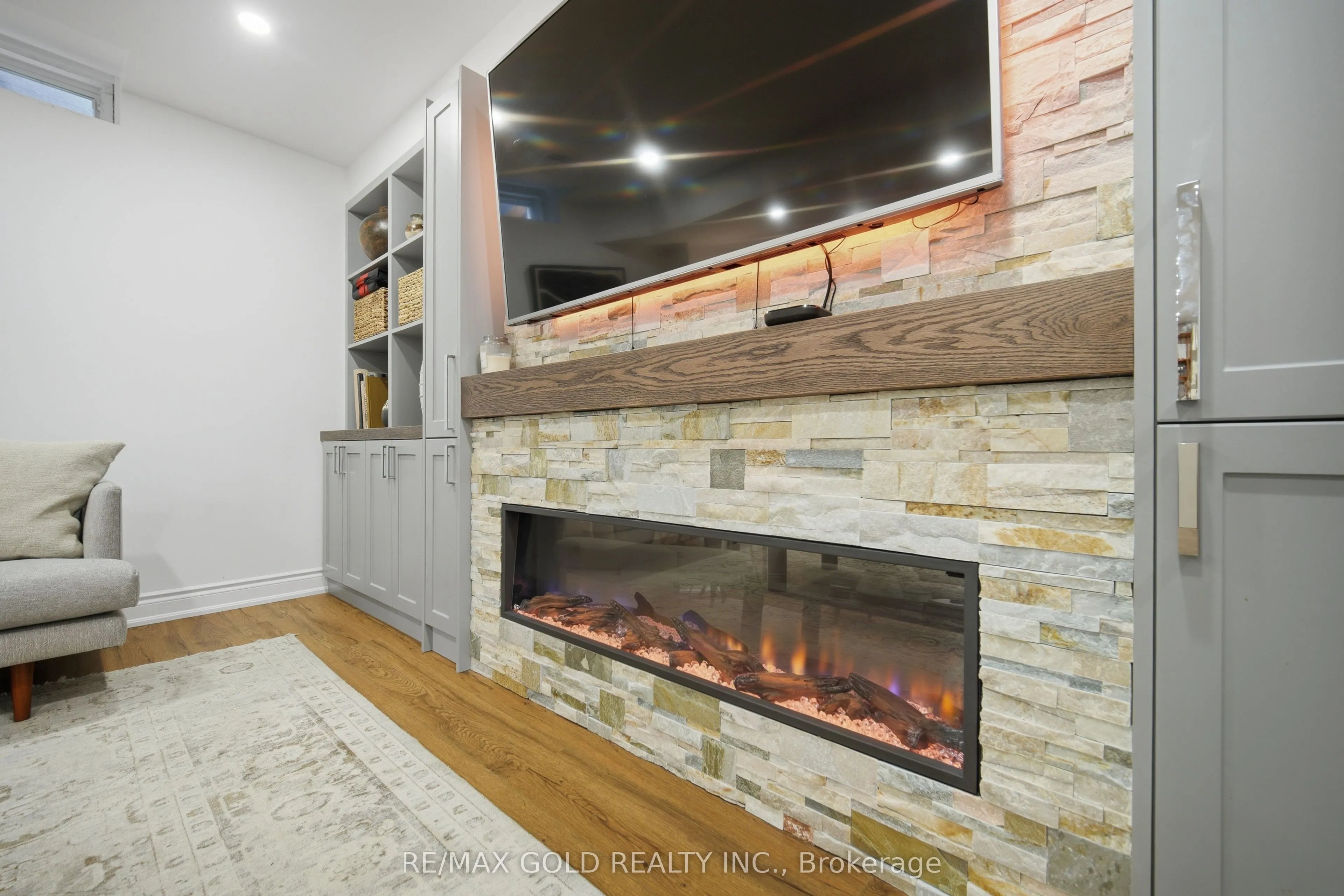 24 Gunning Crescent E