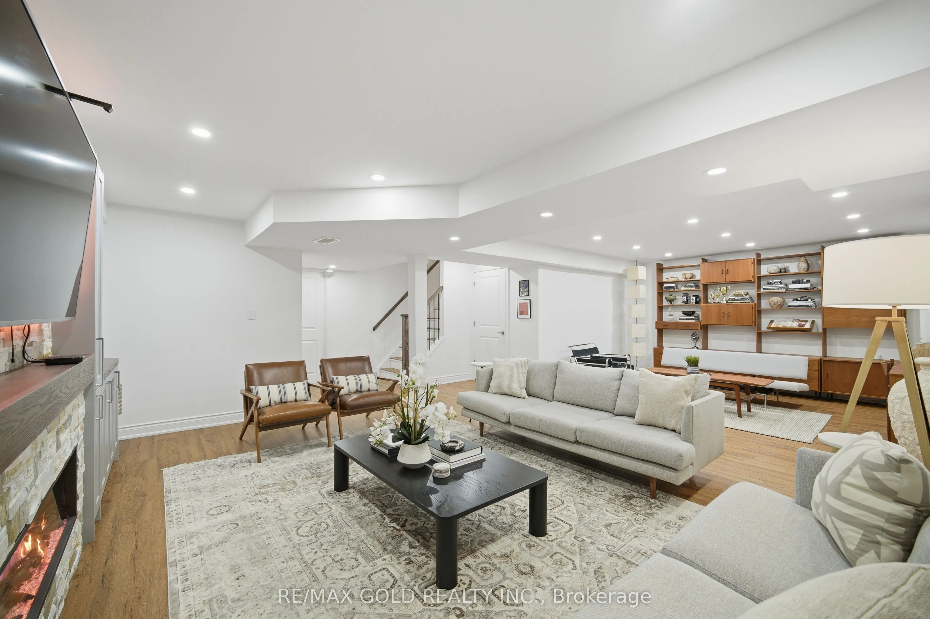 24 Gunning Crescent E