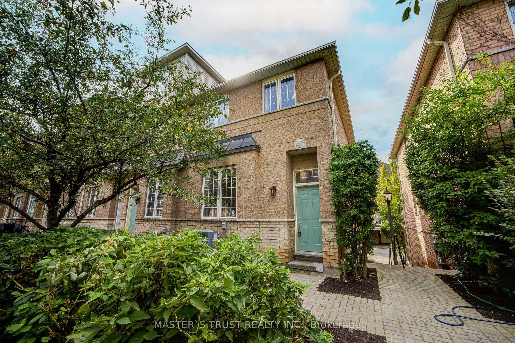 23 Observatory Lane #272