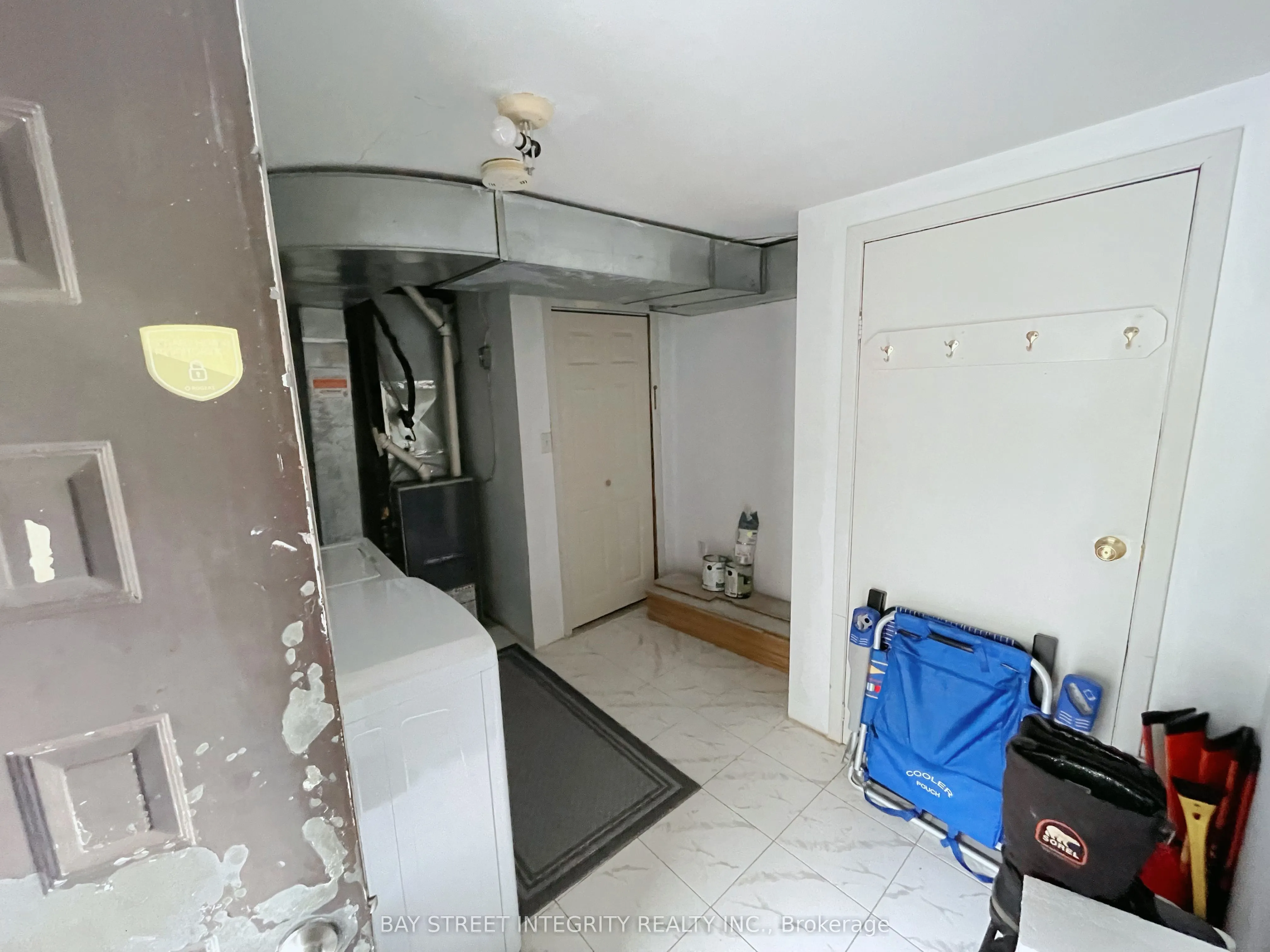 320 Miami Drive #Main floor