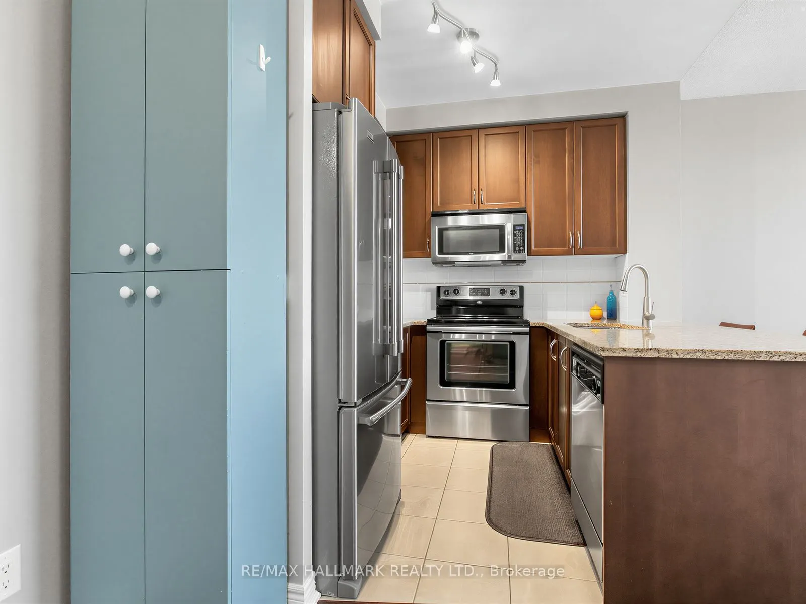 9245 Jane Street #303