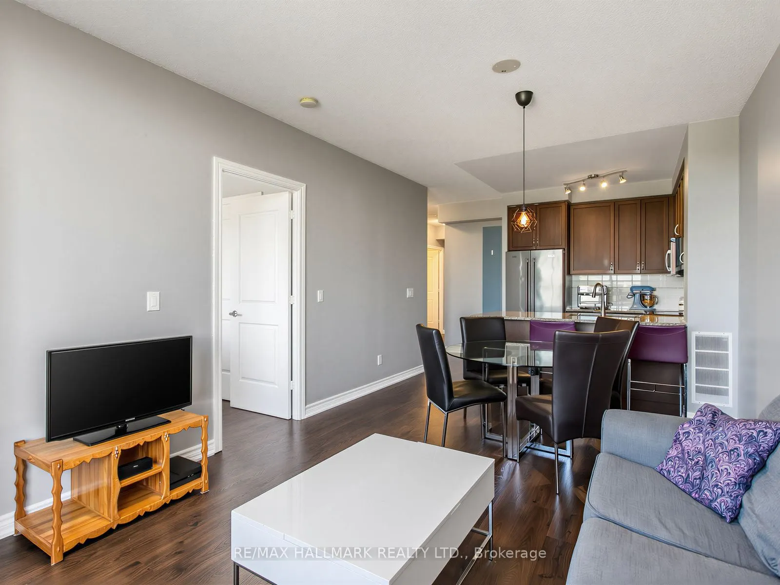 9245 Jane Street #303