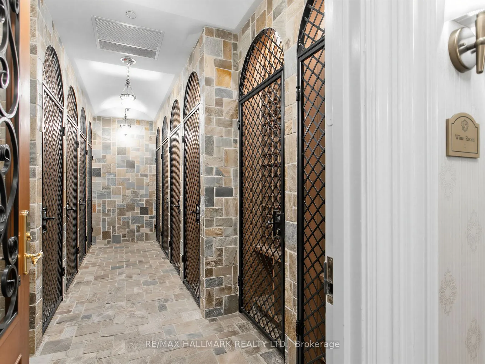 9245 Jane Street #303