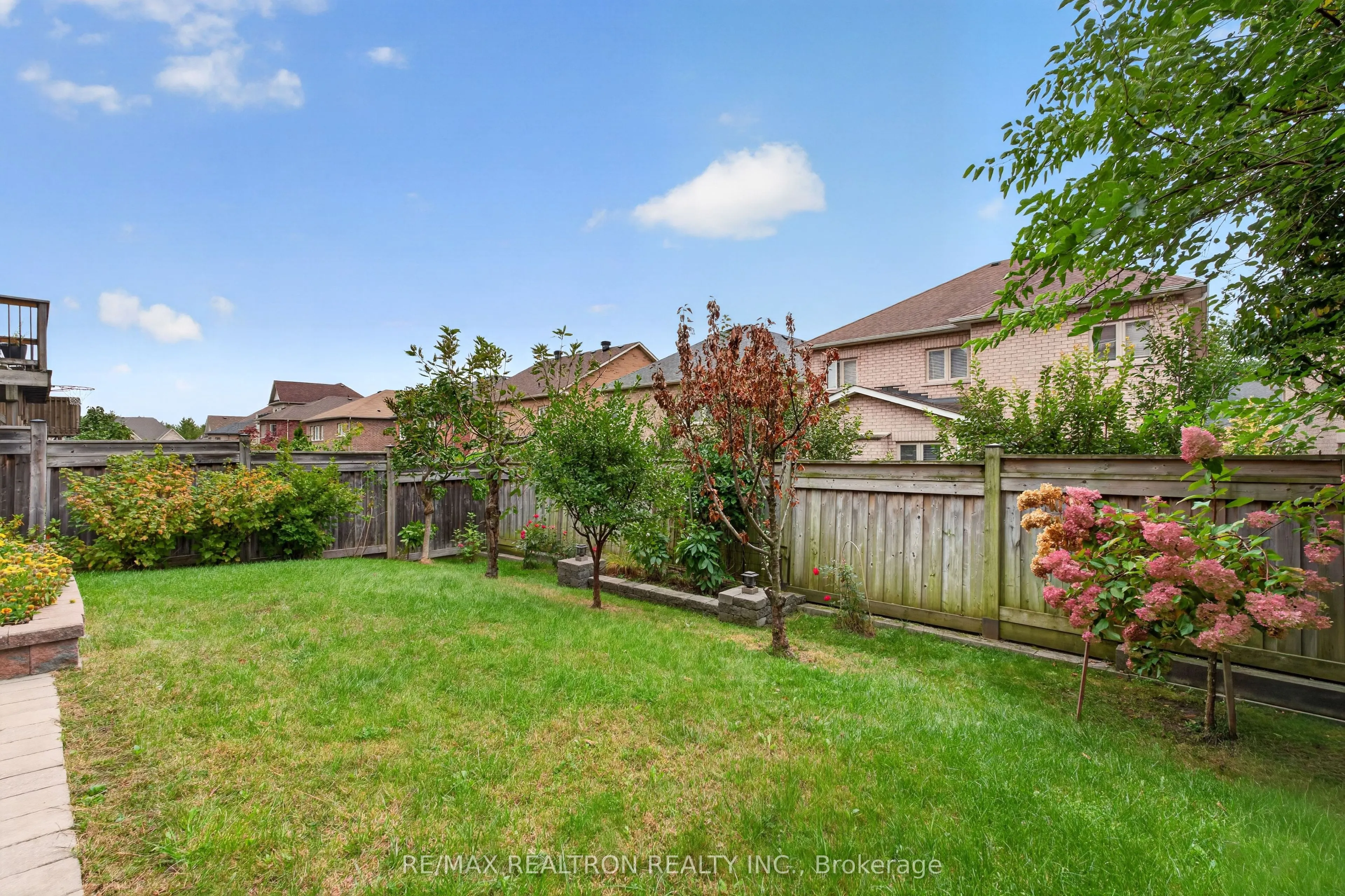 66 Bush Ridges Avenue