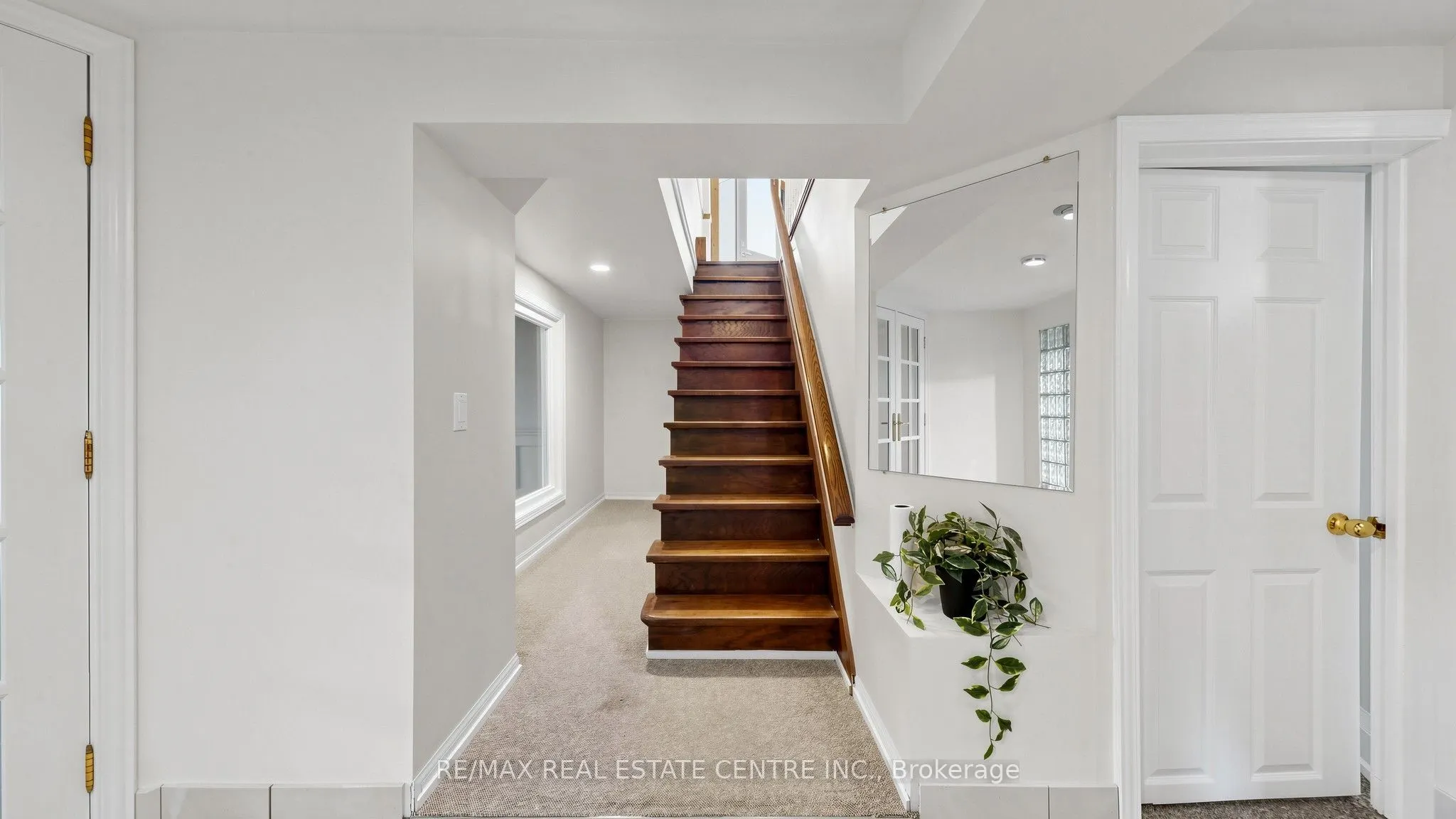 393 Canal Road W