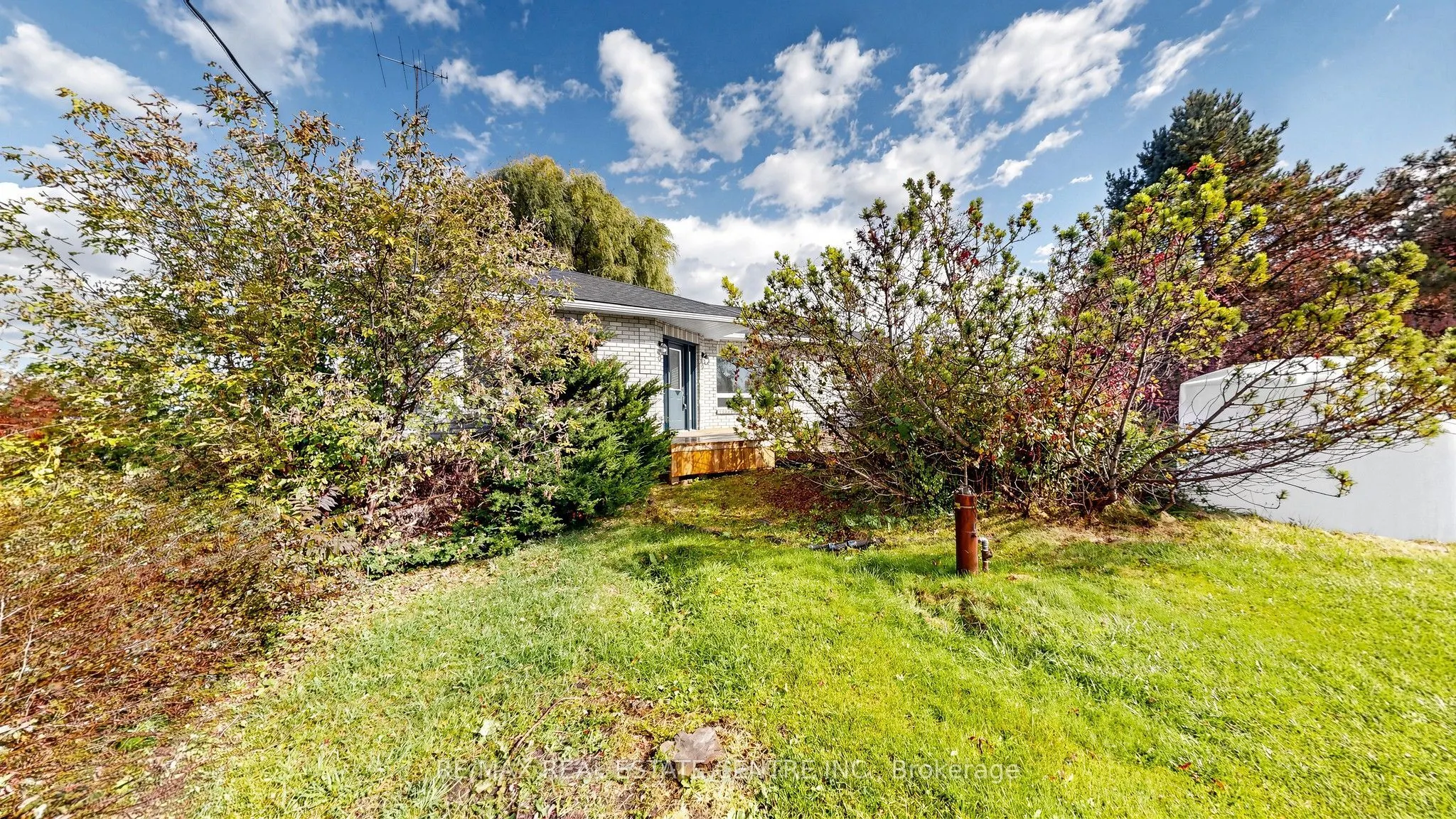 393 Canal Road W