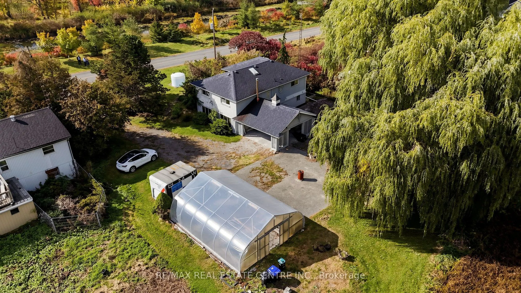 393 Canal Road W