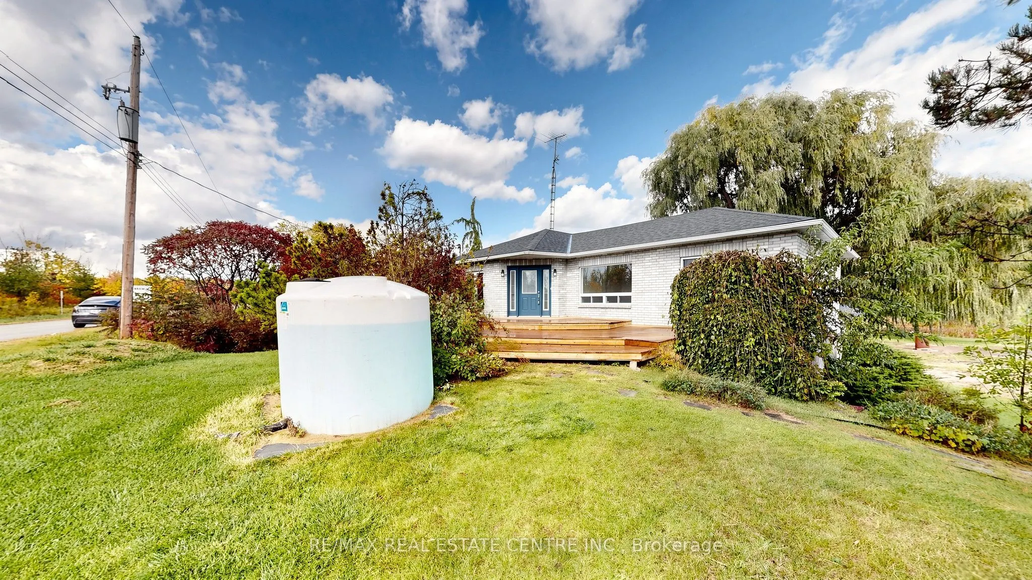393 Canal Road W