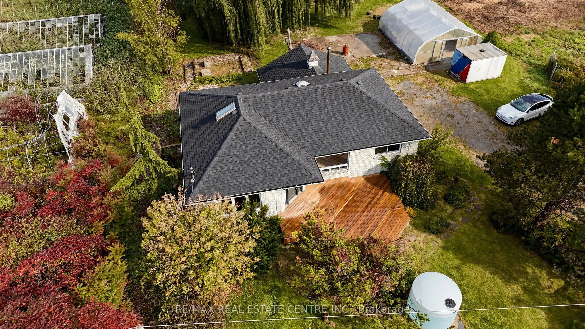 393 Canal Road W