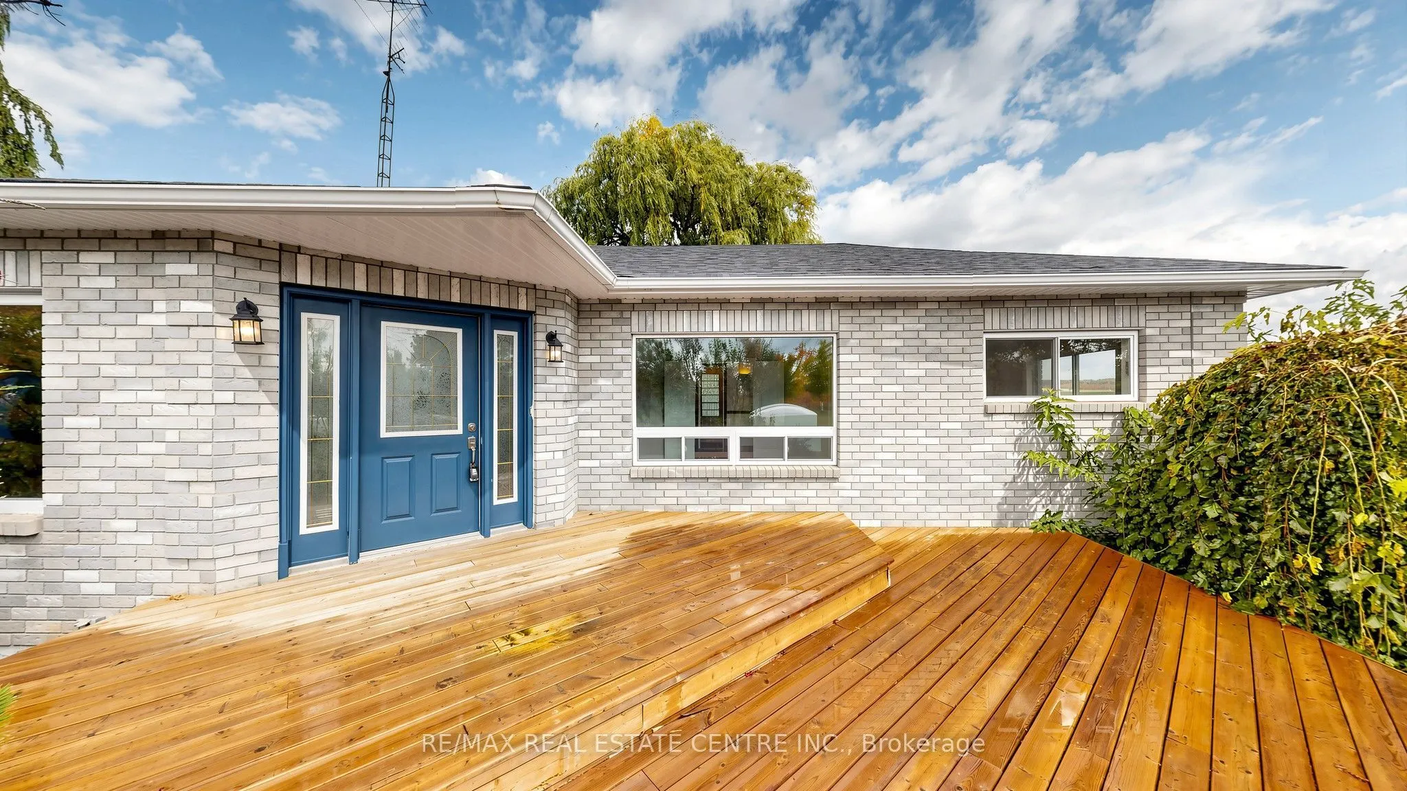 393 Canal Road W