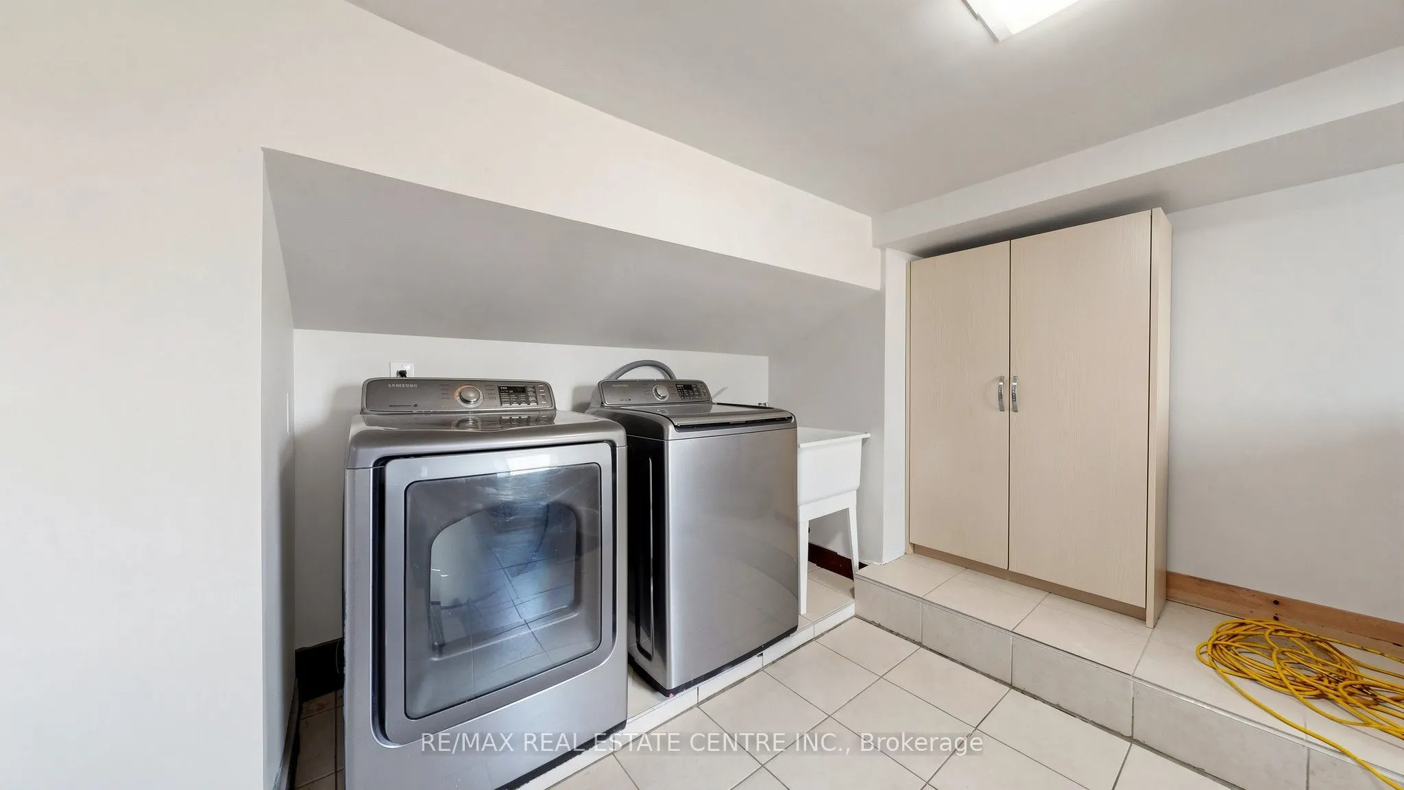 393 Canal Road W