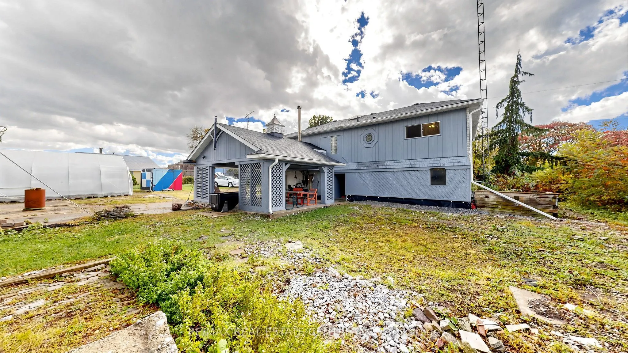 393 Canal Road W