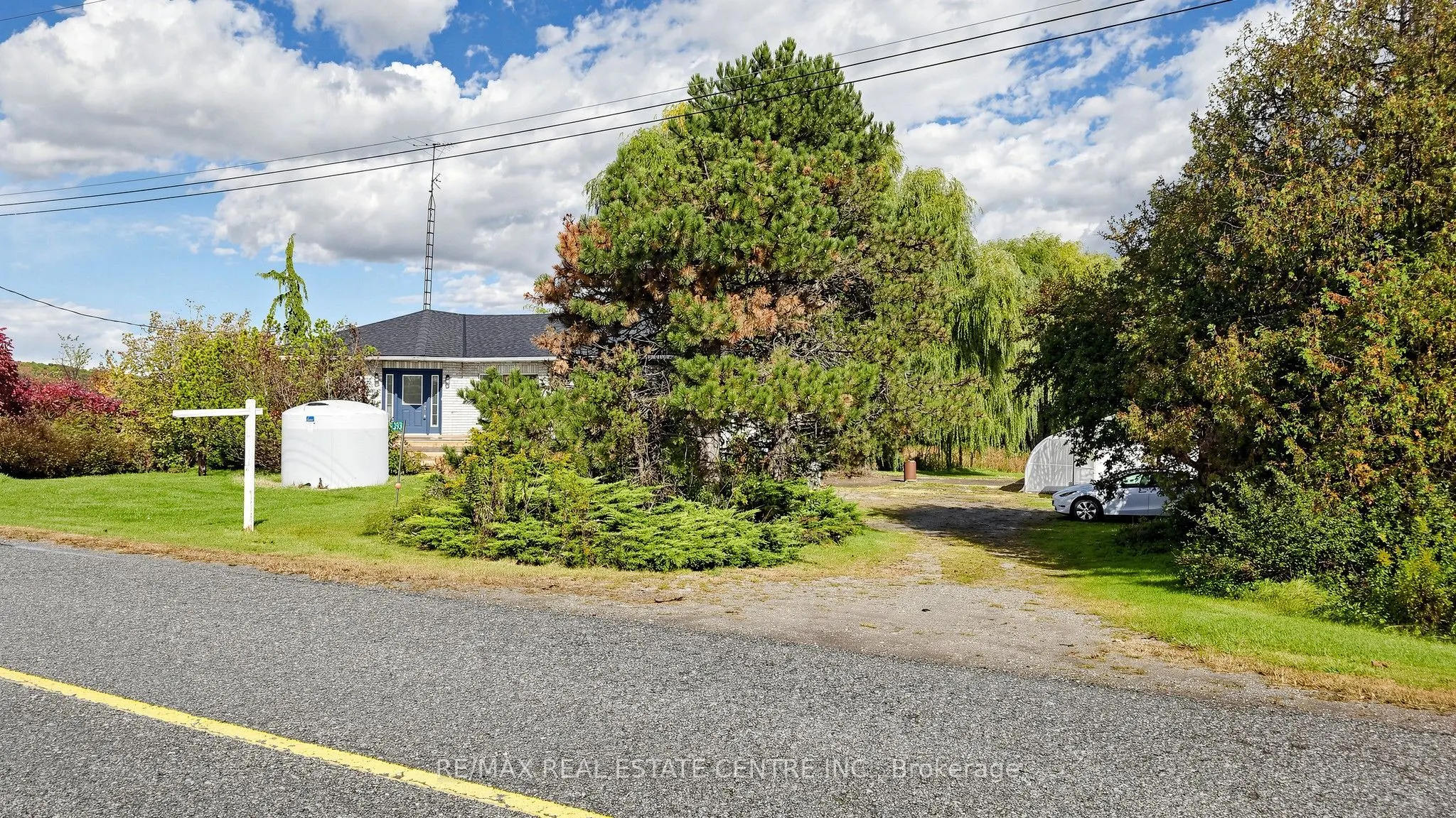 393 Canal Road W