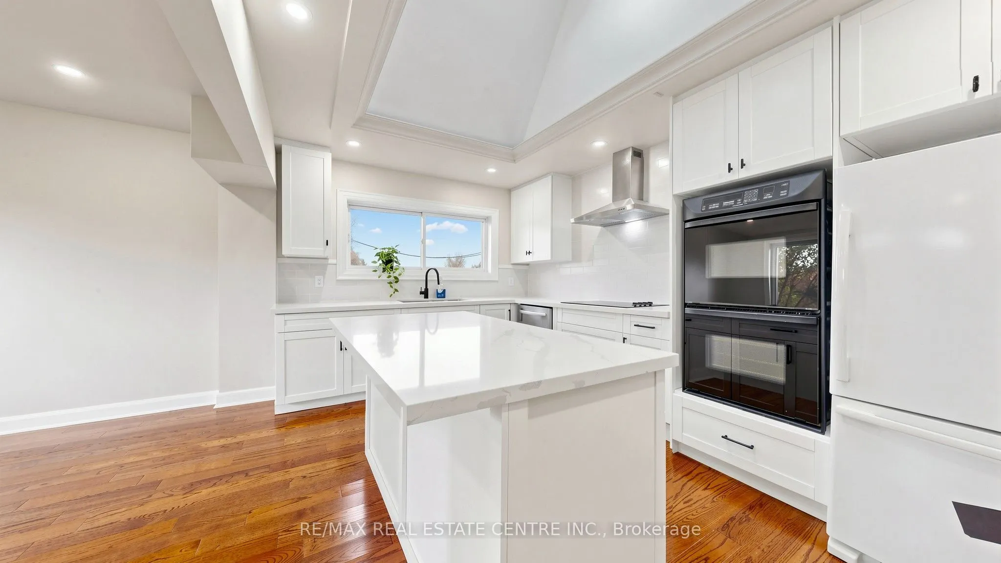 393 Canal Road W