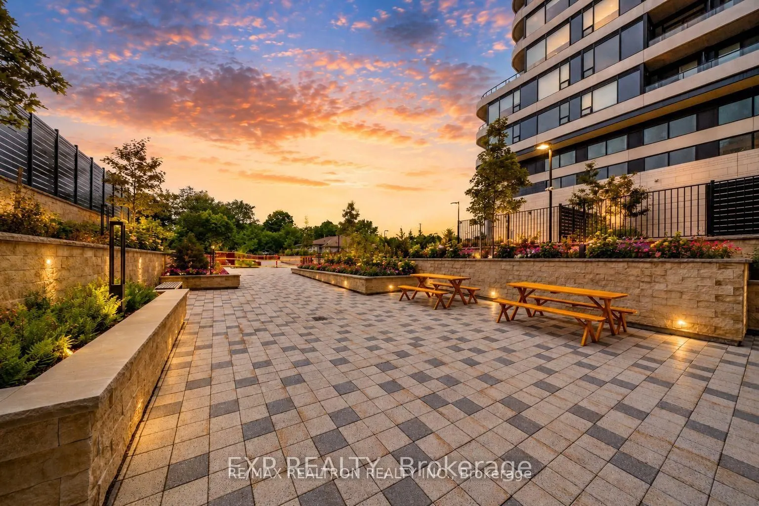 8188 Yonge Street #729
