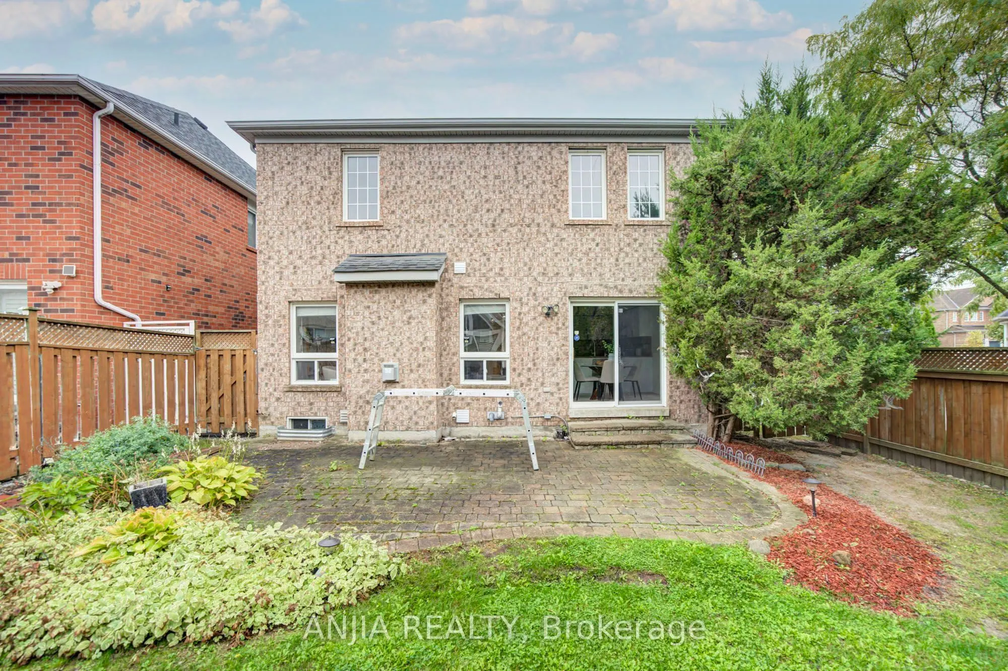 1 Aylesbury Gate