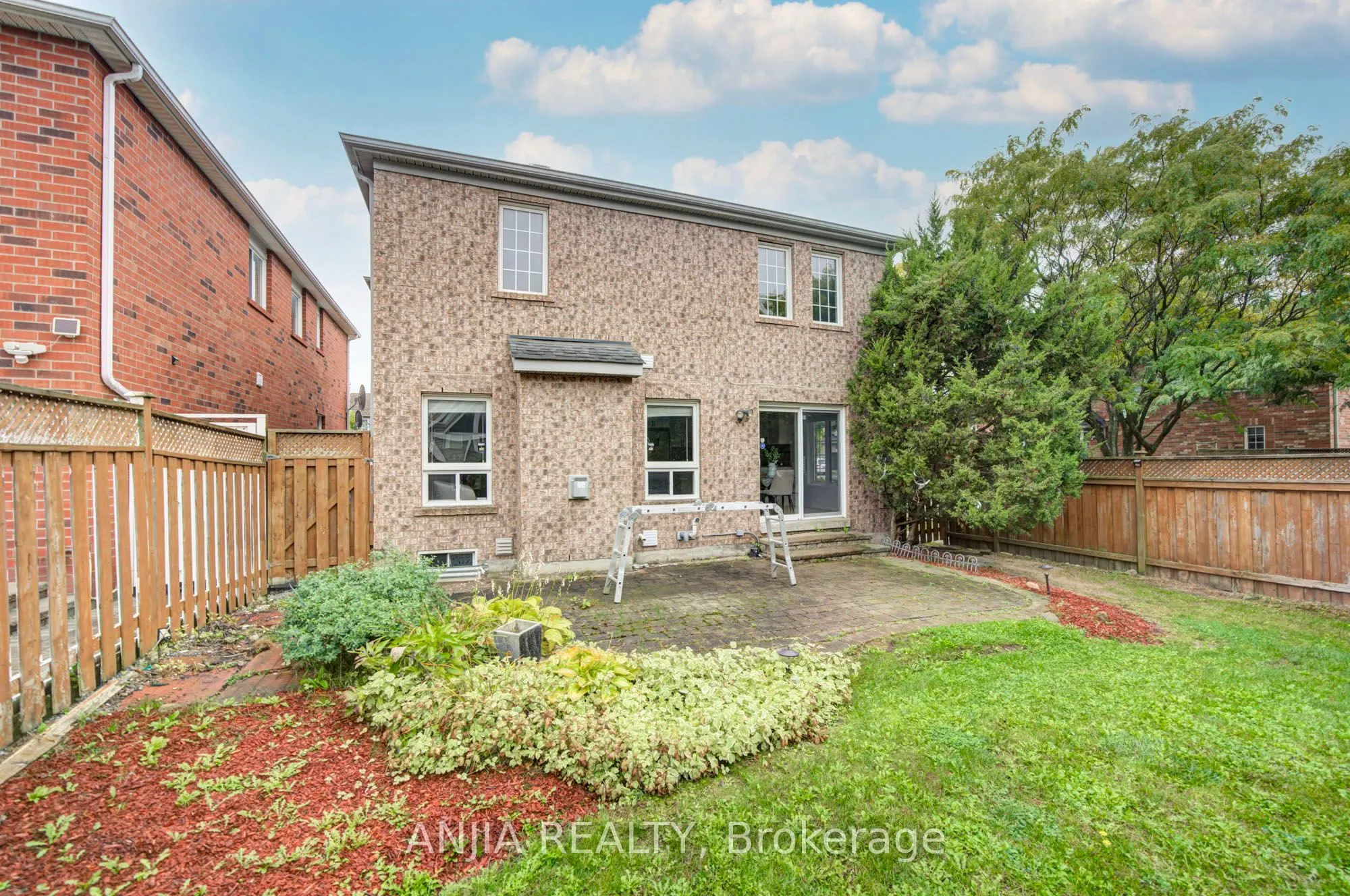 1 Aylesbury Gate
