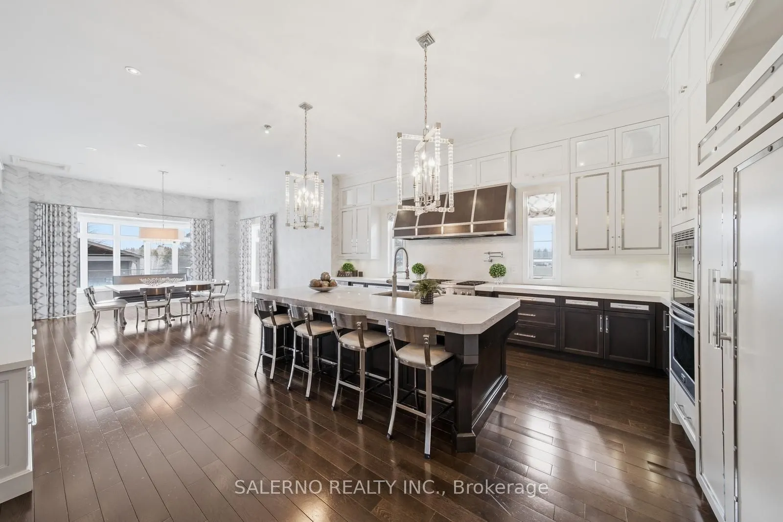 21 Stallions Court