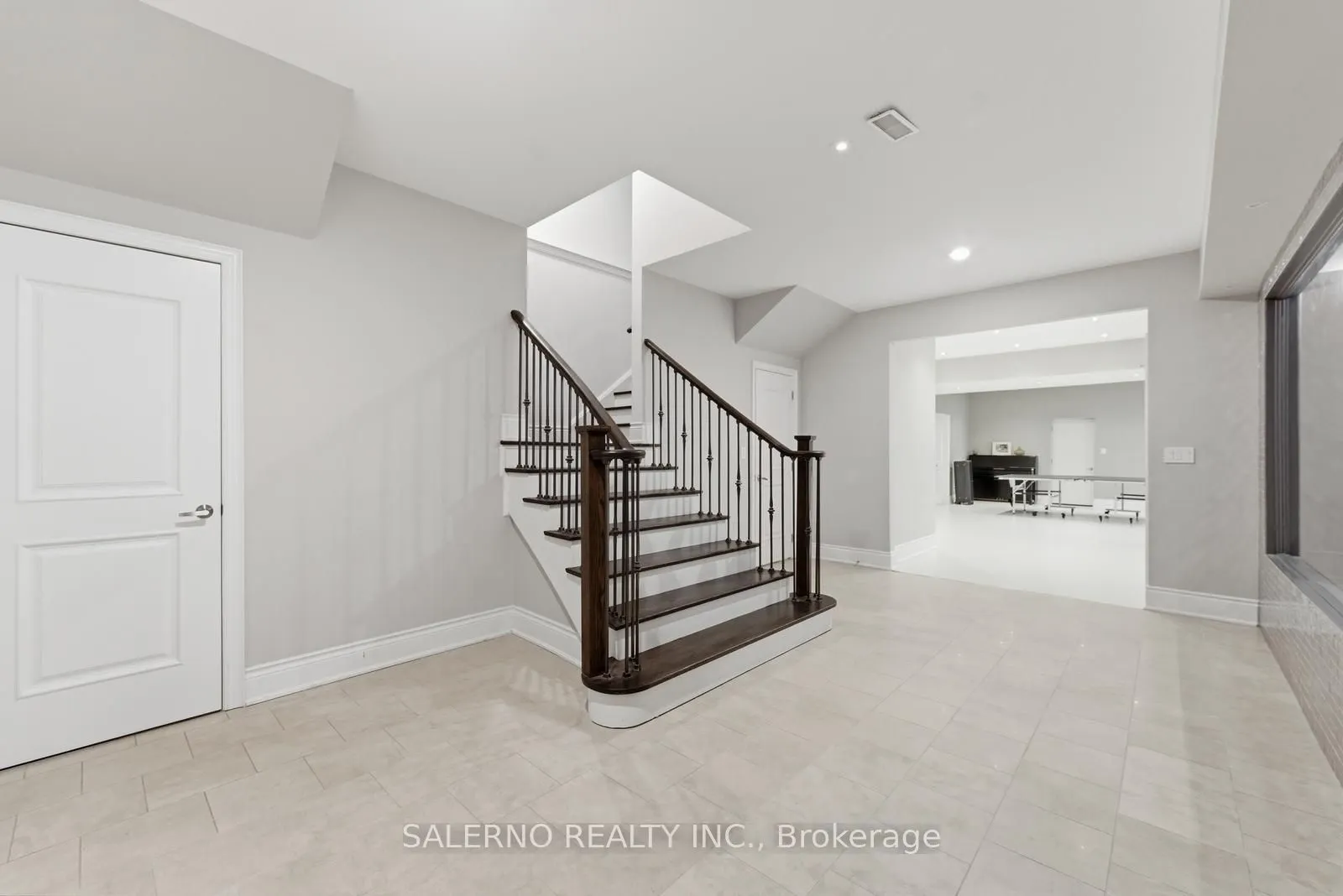 21 Stallions Court