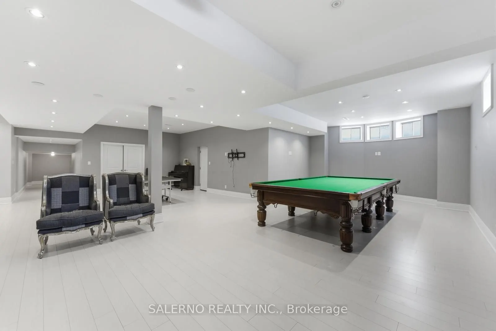 21 Stallions Court