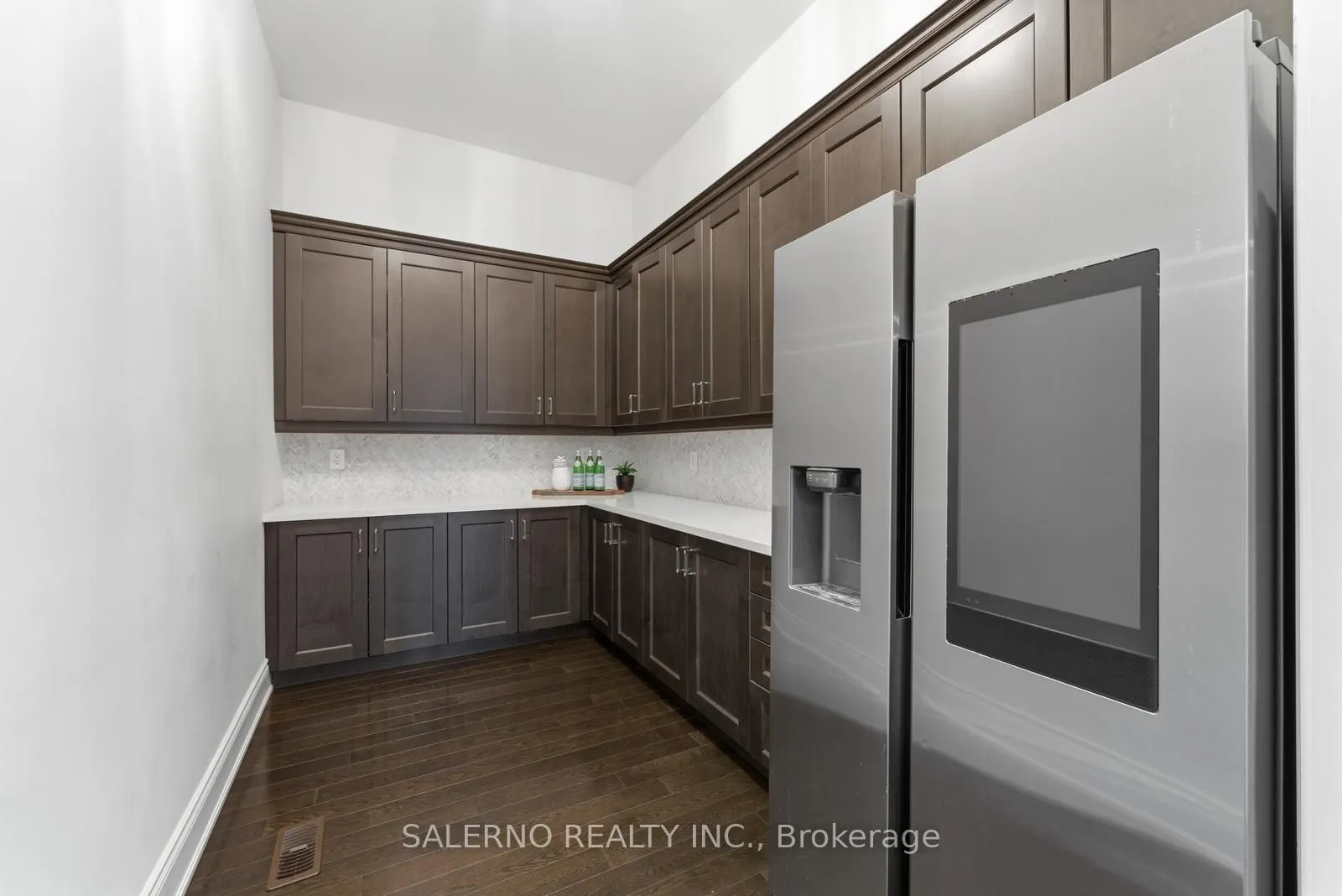 21 Stallions Court