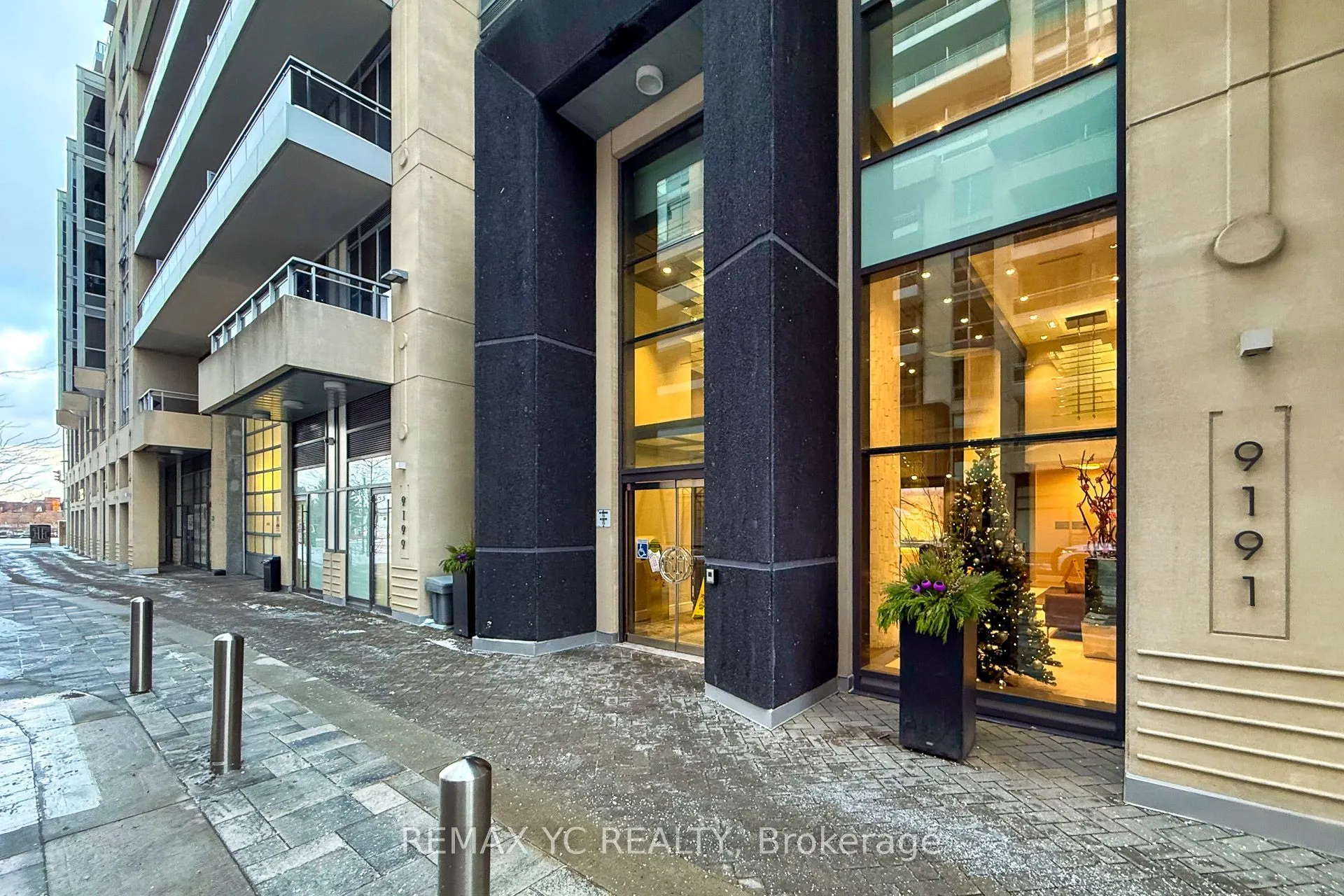 9191 Yonge Street #201