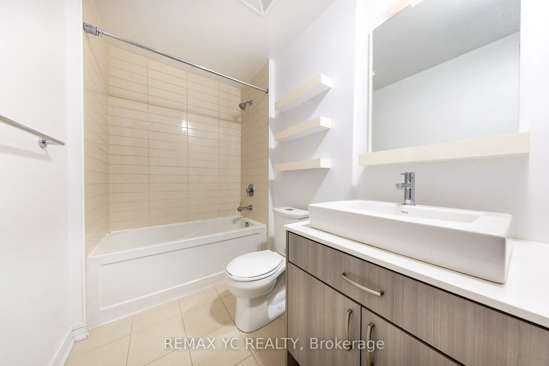 9191 Yonge Street #201