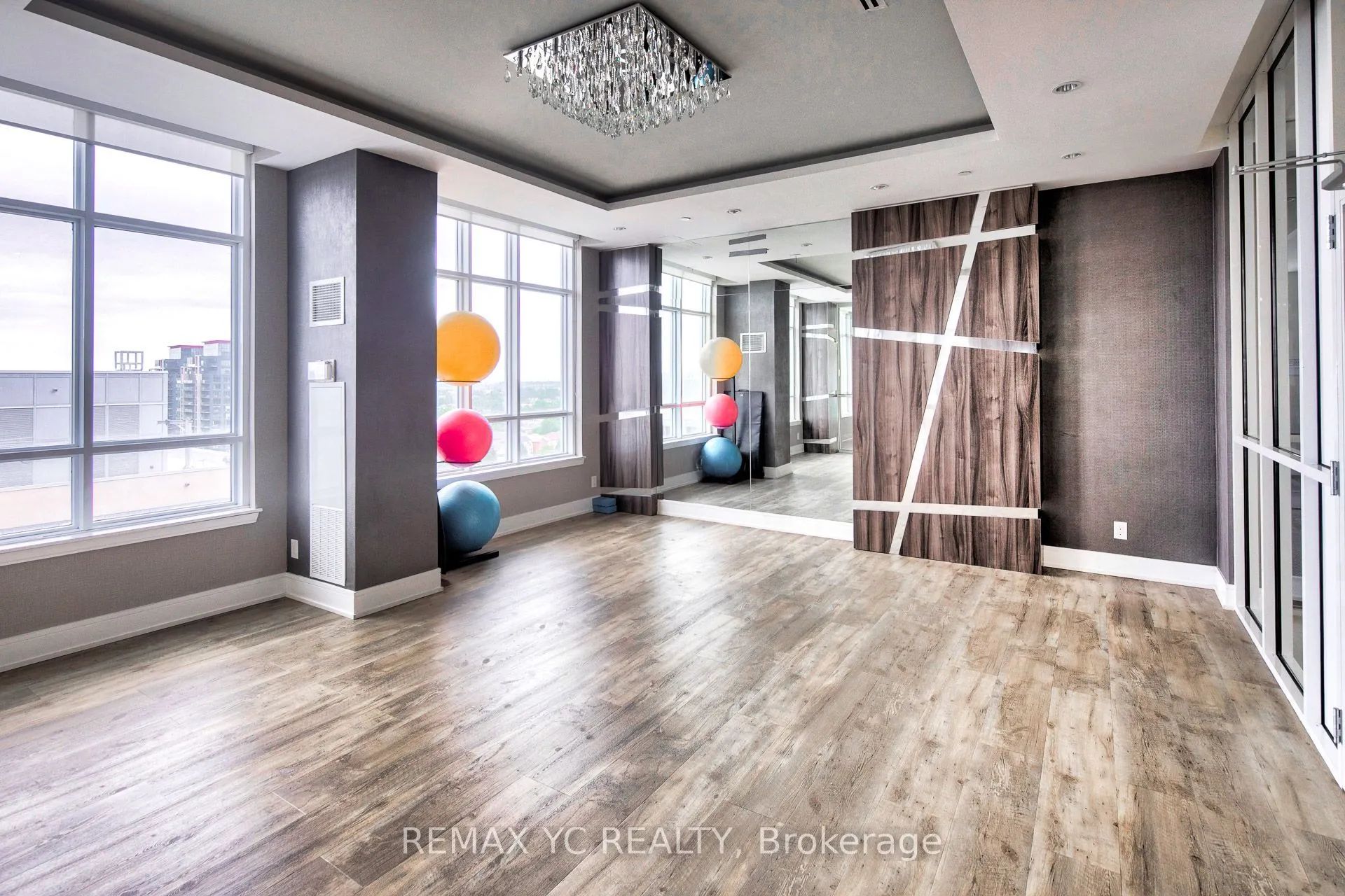 9191 Yonge Street #201