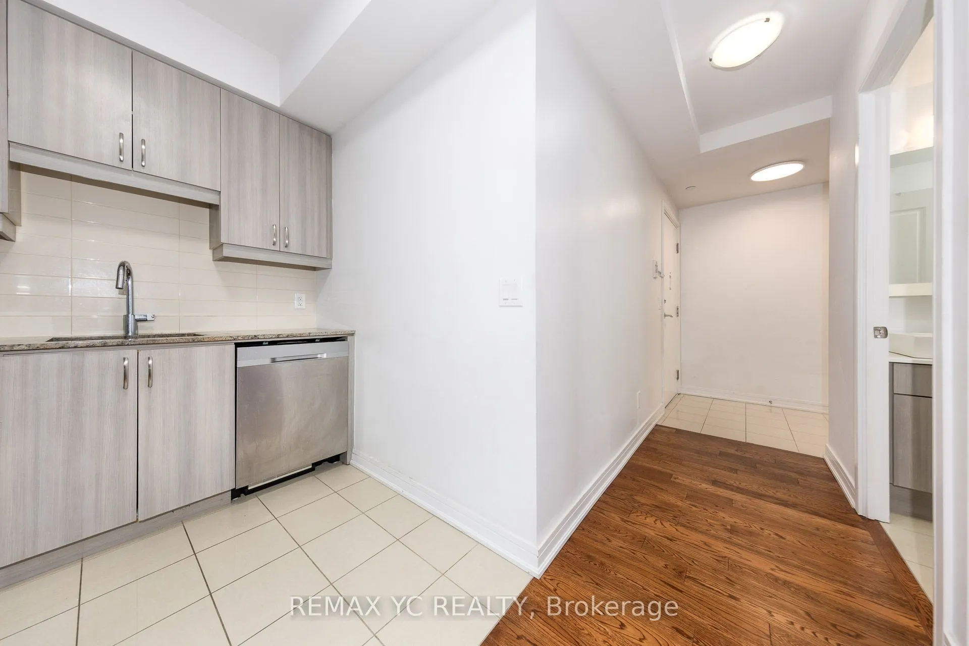 9191 Yonge Street #201