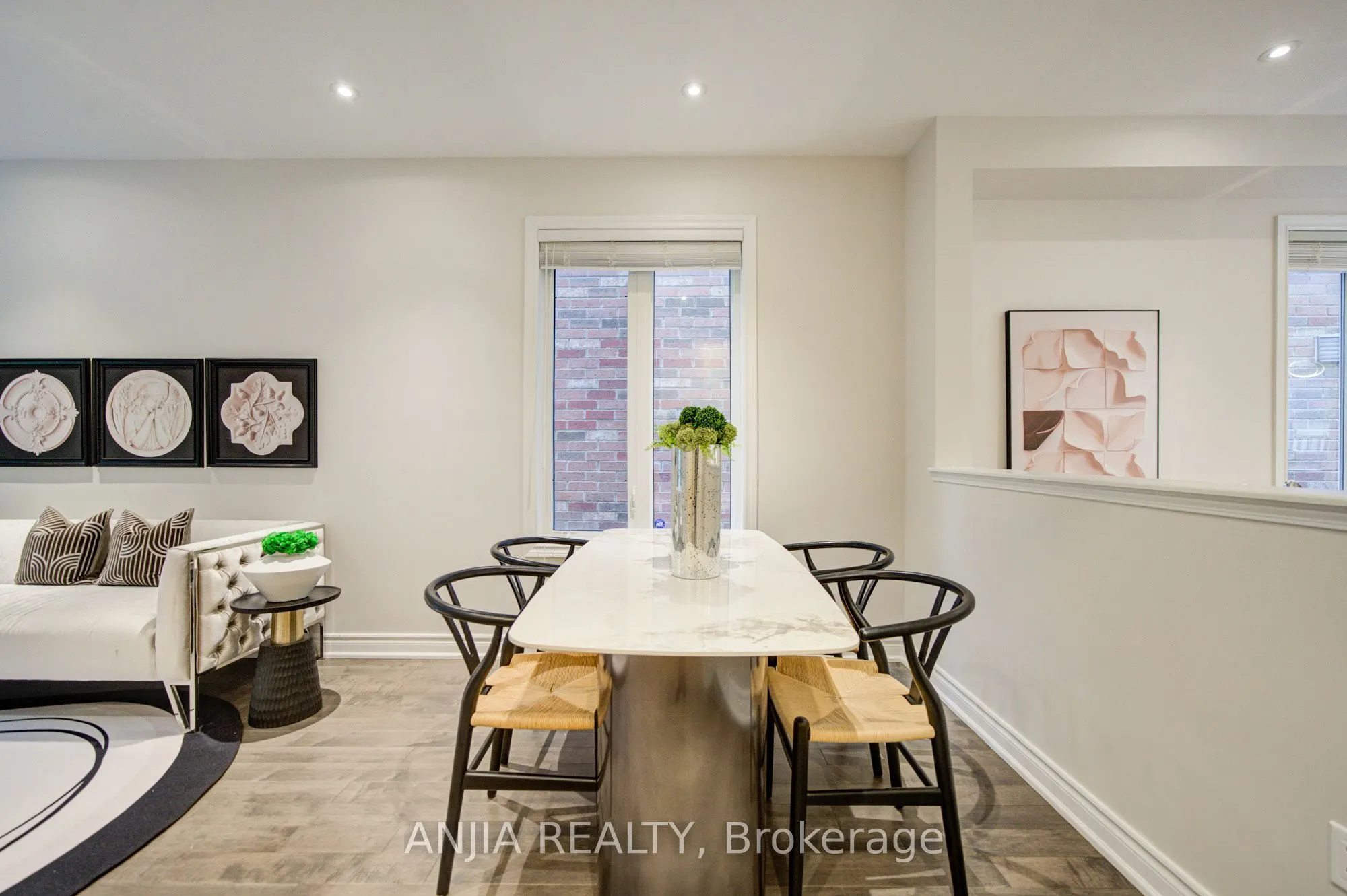 6 Wildmoor Street