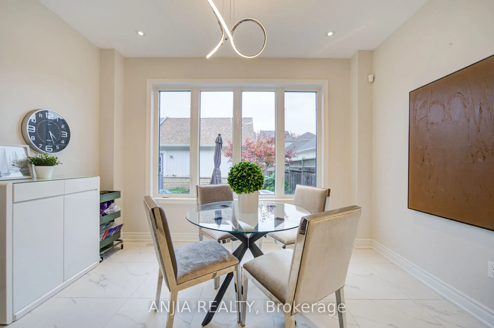 6 Wildmoor Street