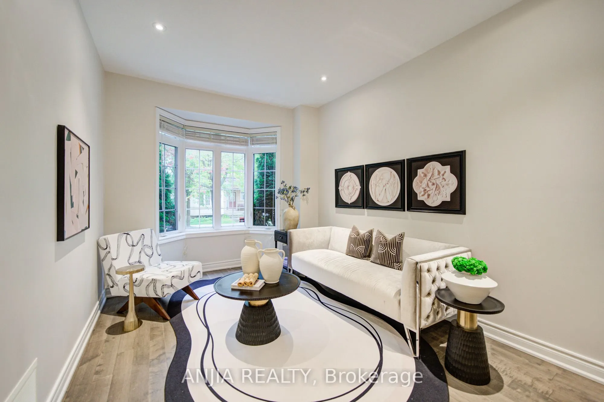 6 Wildmoor Street