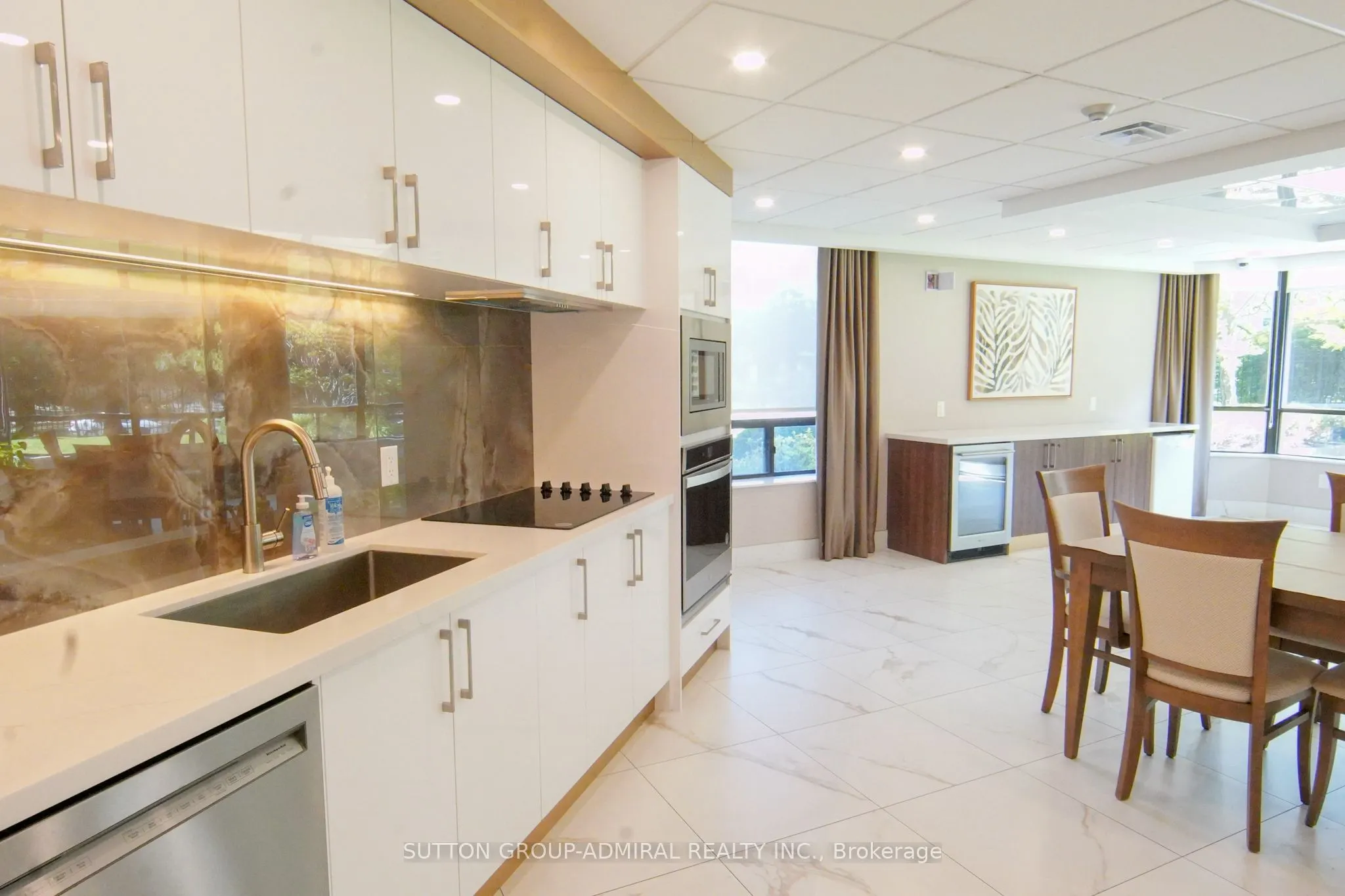 7420 Bathurst Street #606