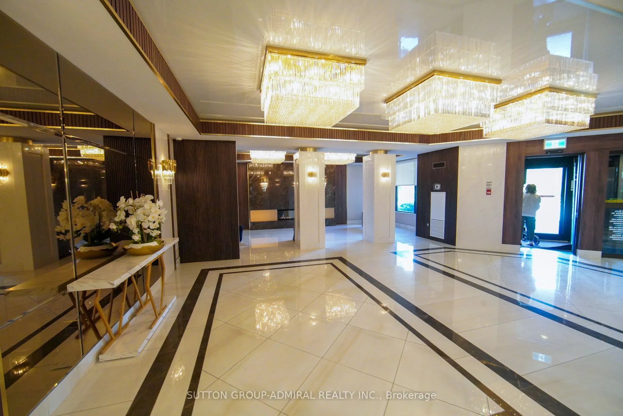 7420 Bathurst Street #606