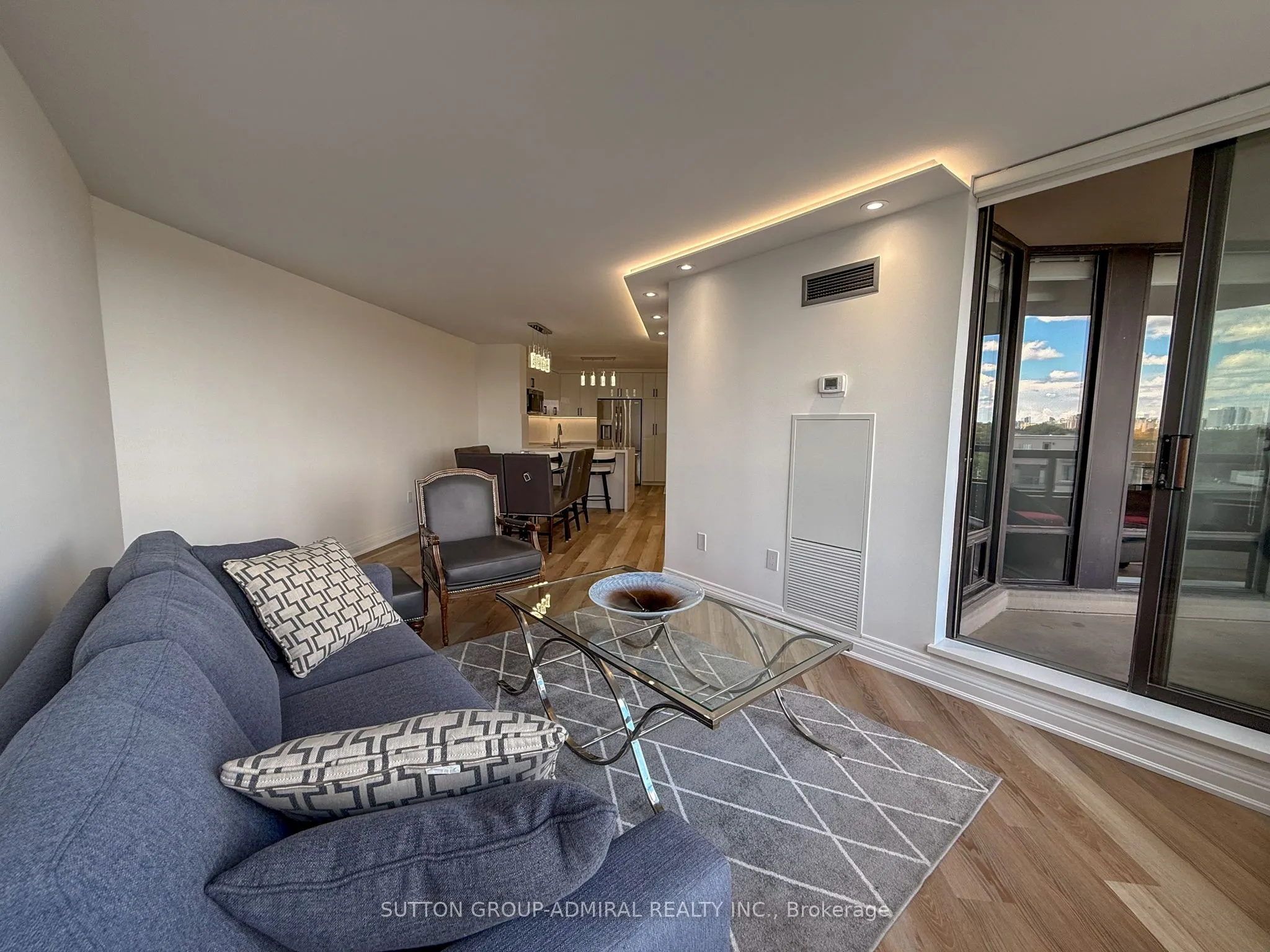 7420 Bathurst Street #606