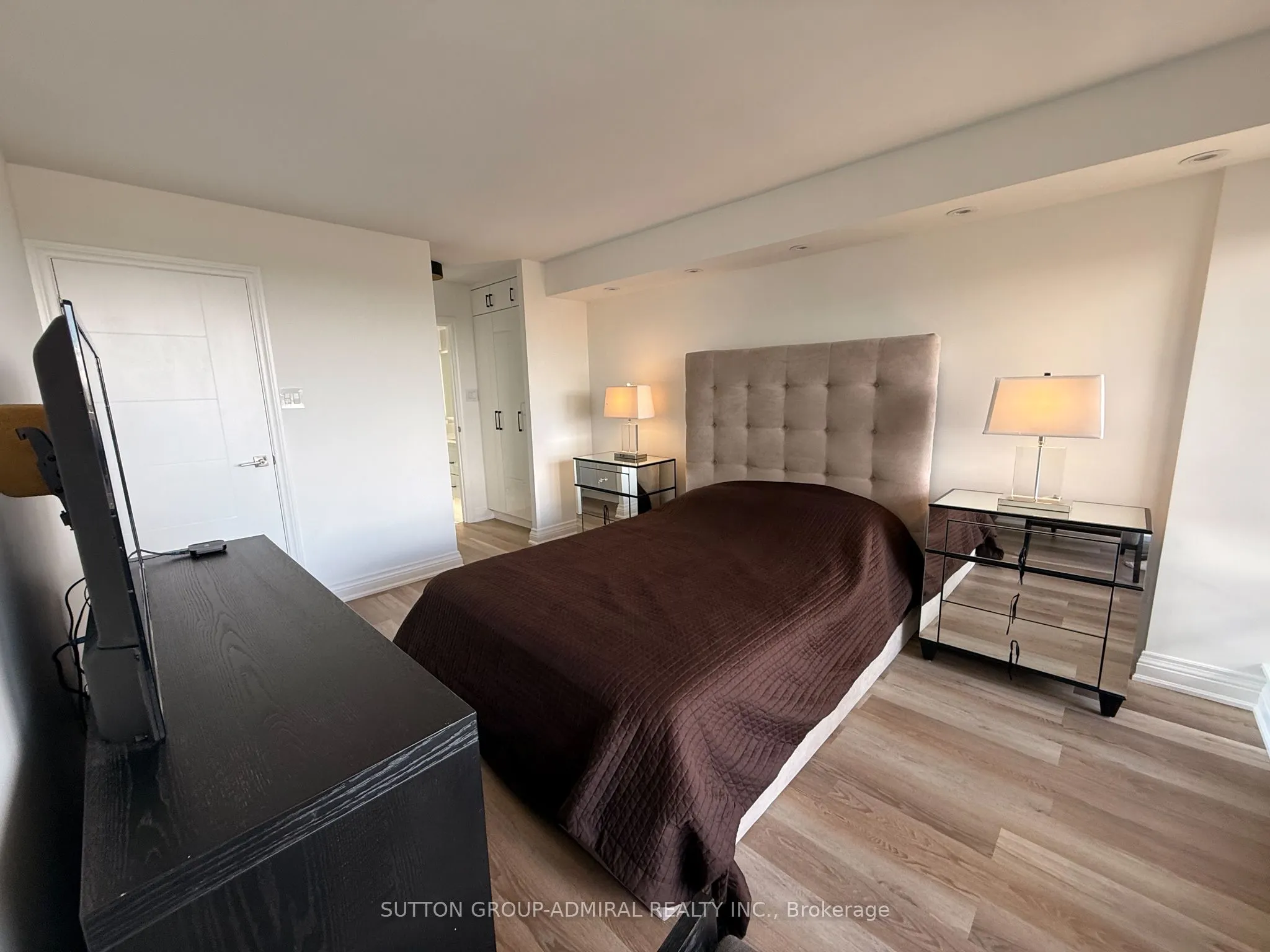 7420 Bathurst Street #606