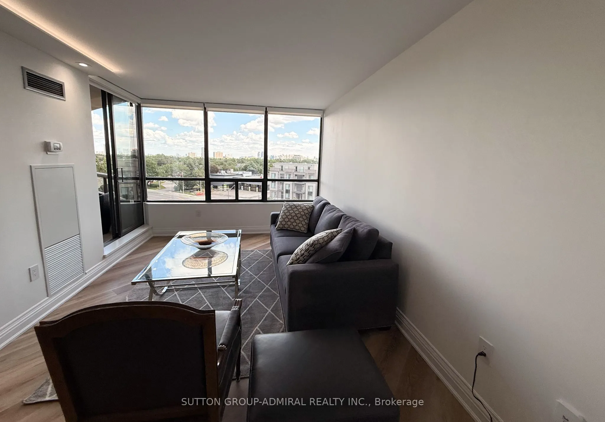 7420 Bathurst Street #606