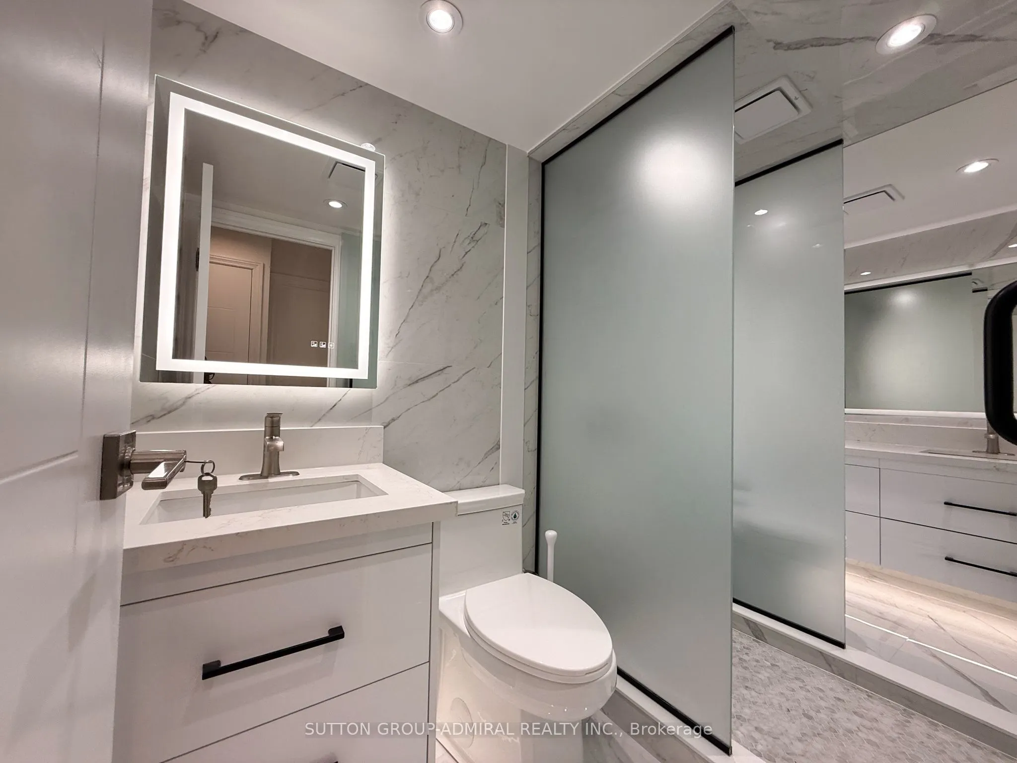 7420 Bathurst Street #606