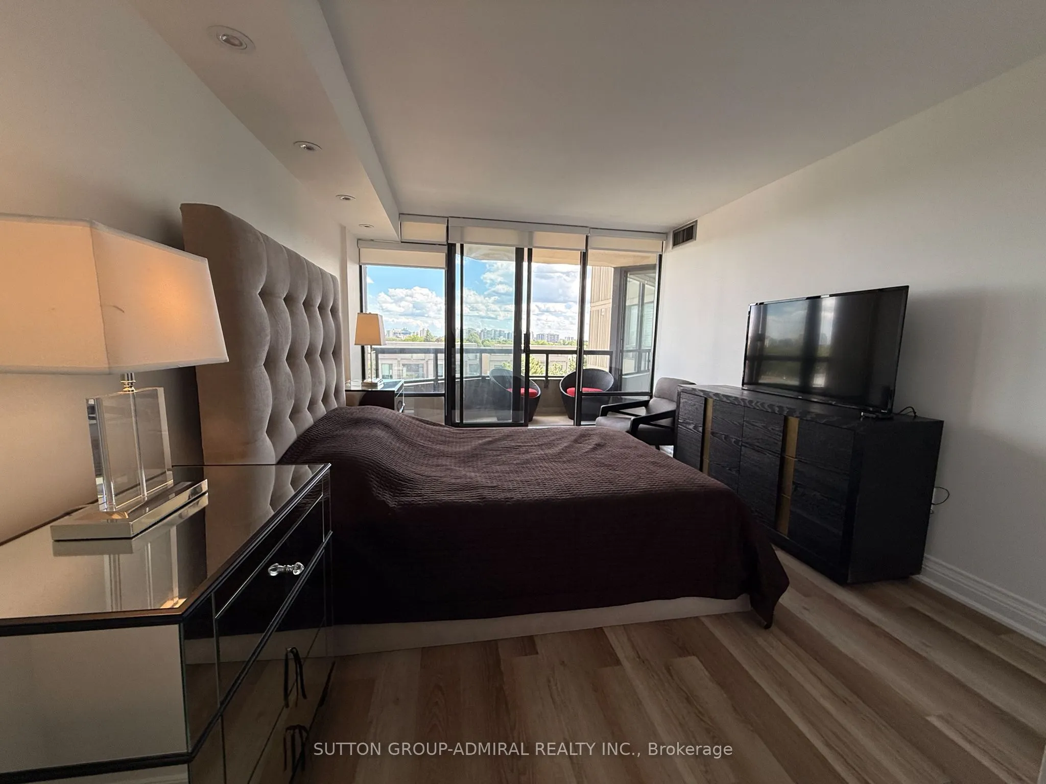 7420 Bathurst Street #606