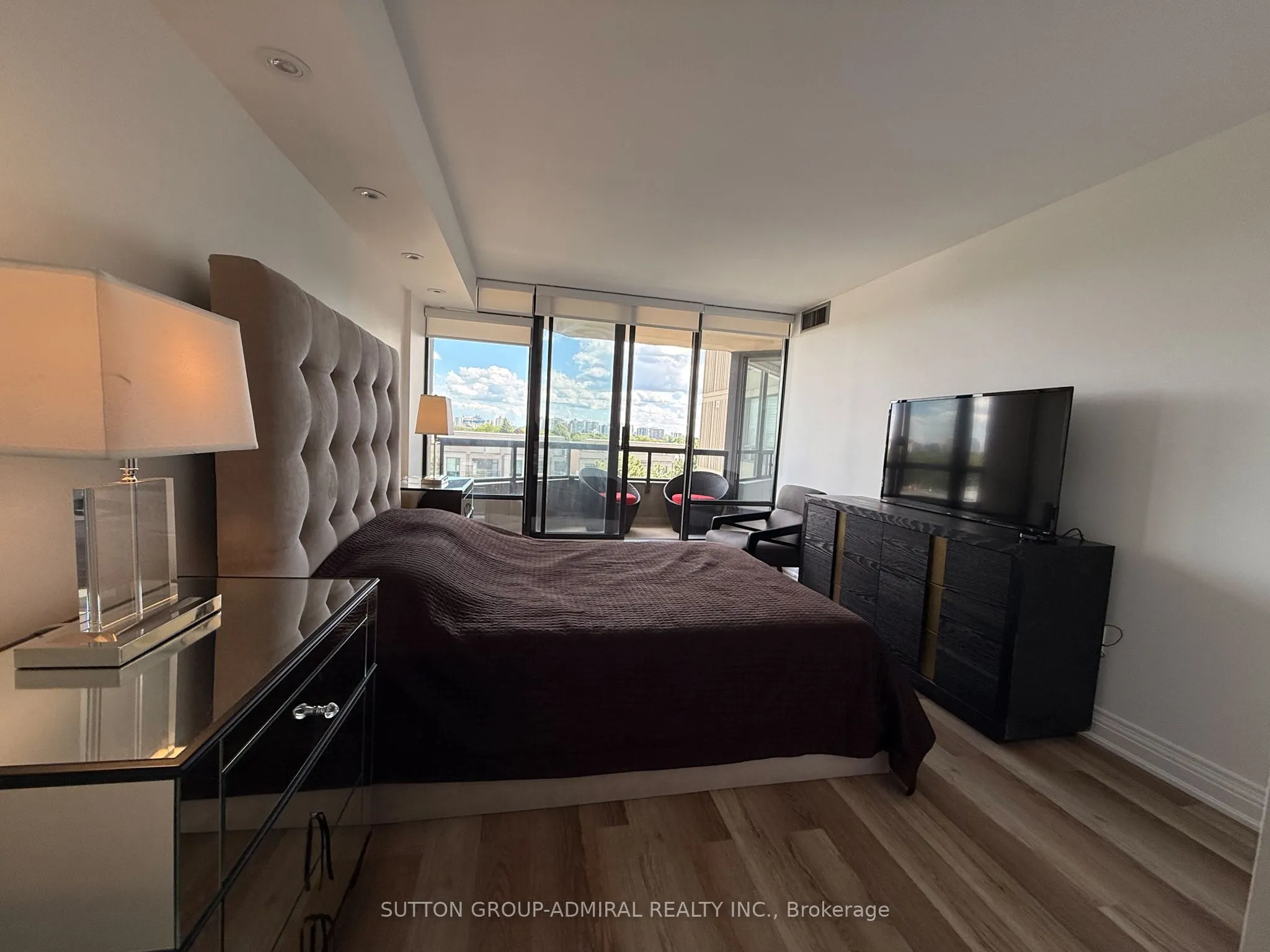 7420 Bathurst Street #606