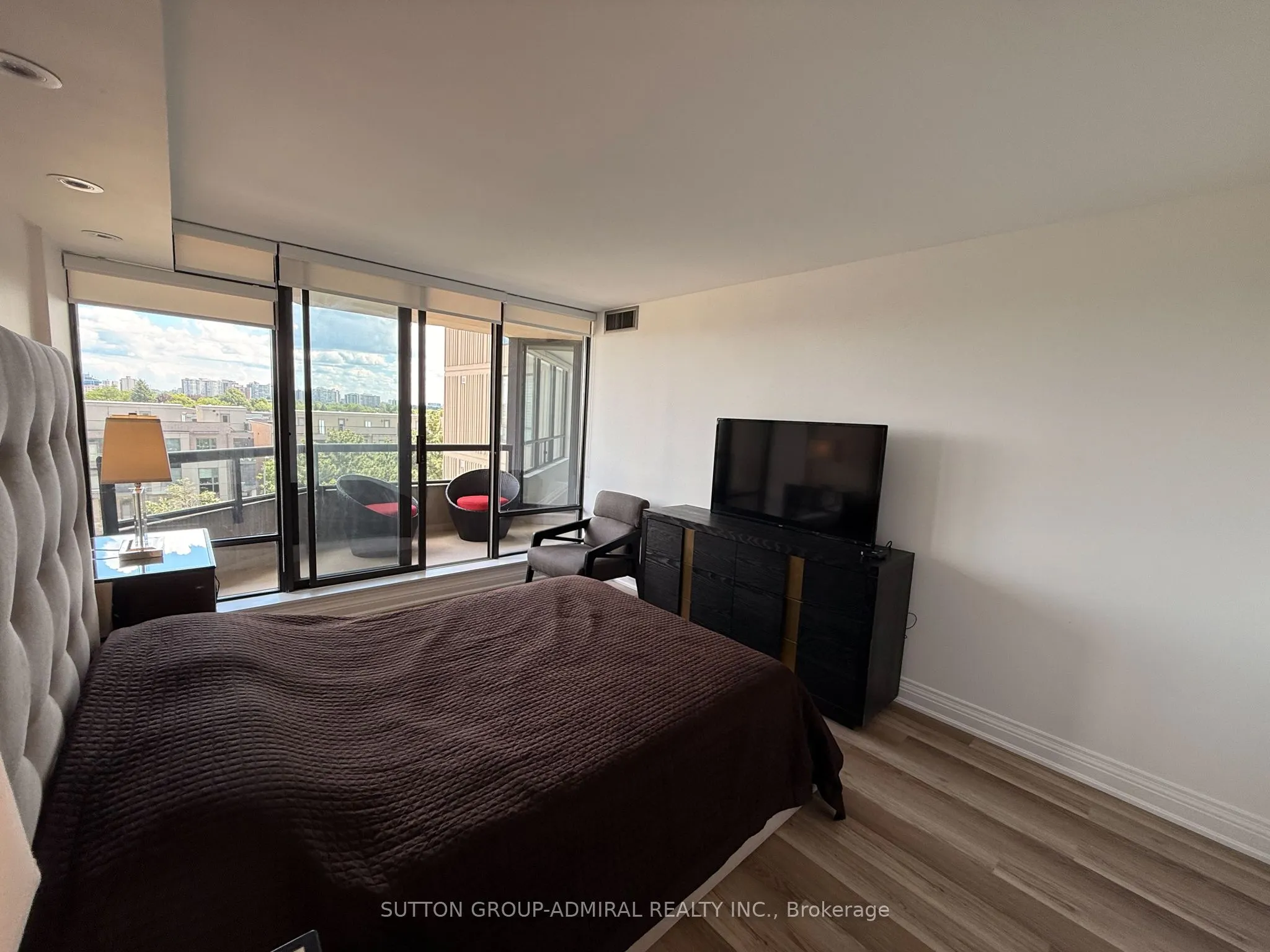 7420 Bathurst Street #606