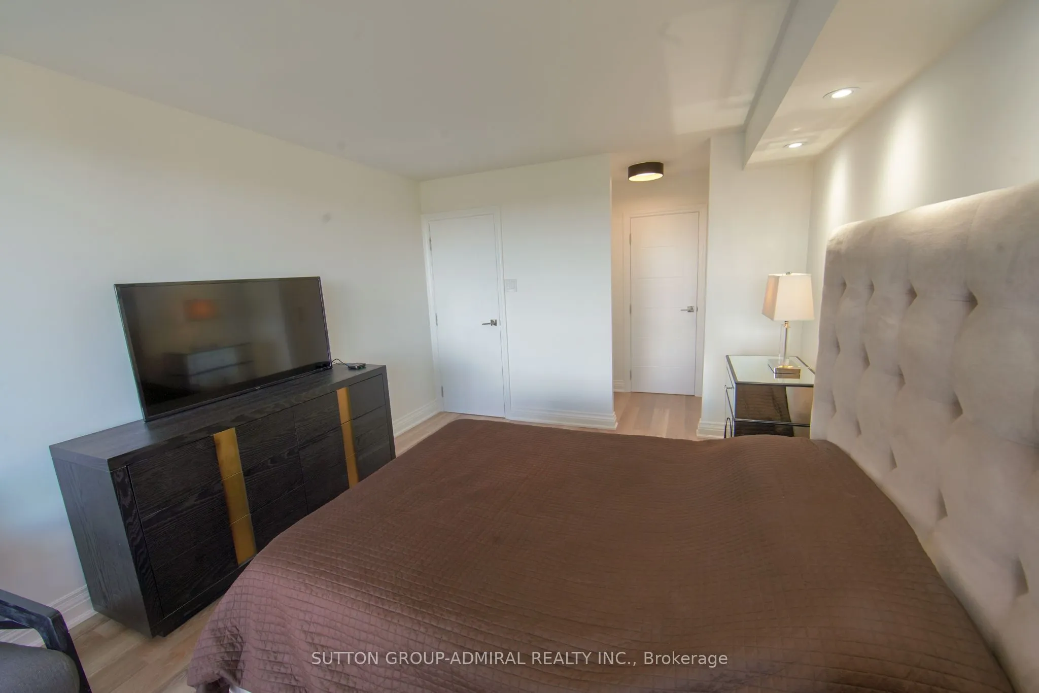 7420 Bathurst Street #606