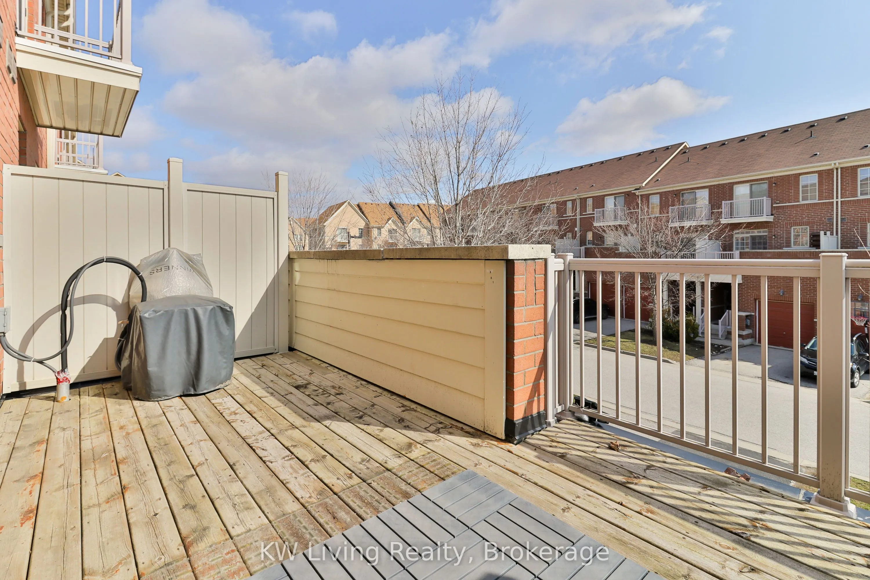 10373 Woodbine Avenue E