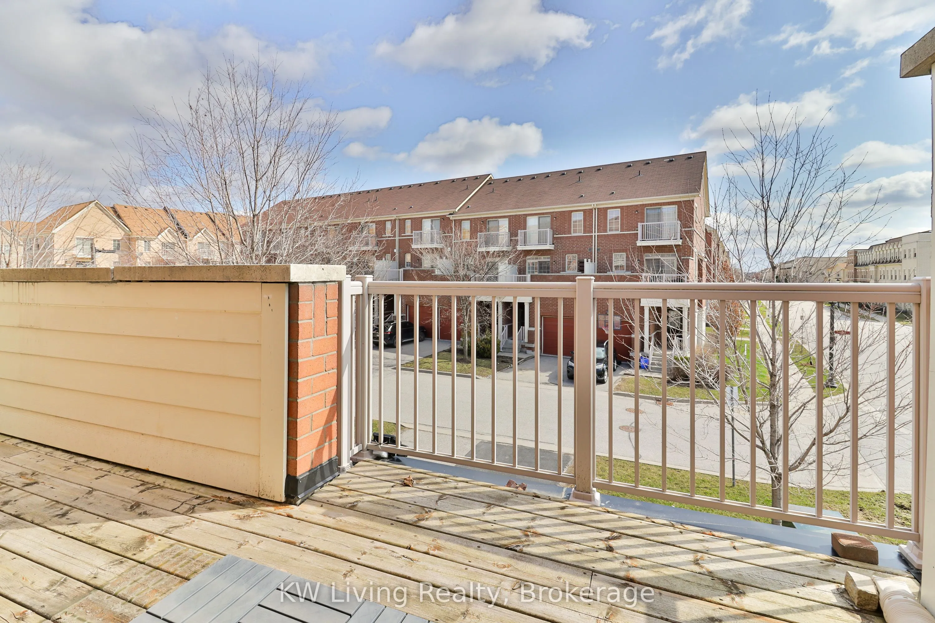 10373 Woodbine Avenue E
